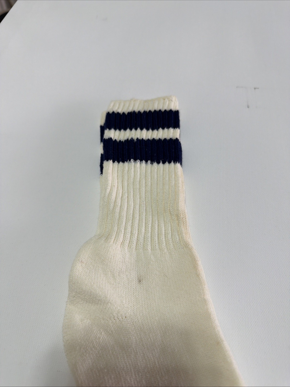 VTG Crew Socks Men’s Acrylic Blend White Navy Blue Stripe 9-11 USA Made Ivory