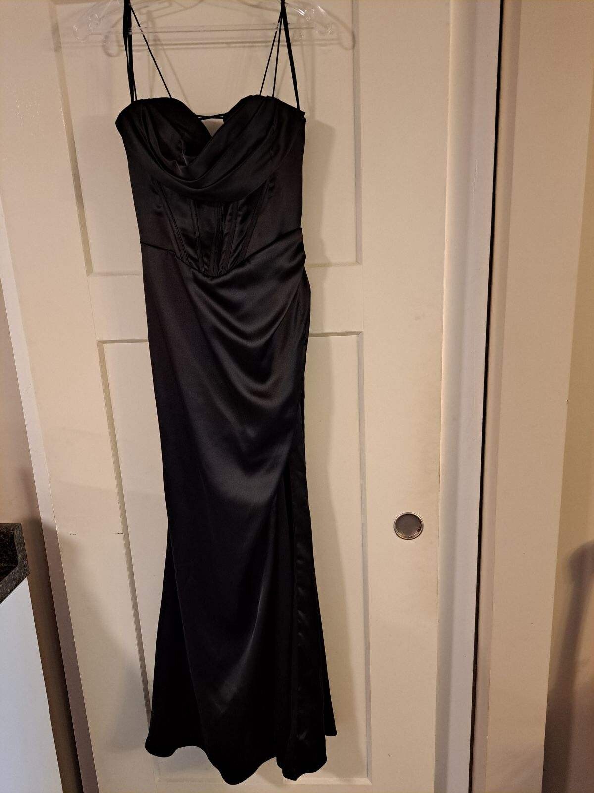 LaDivine by Cinderella Divine Black Prom Dress – Size 12