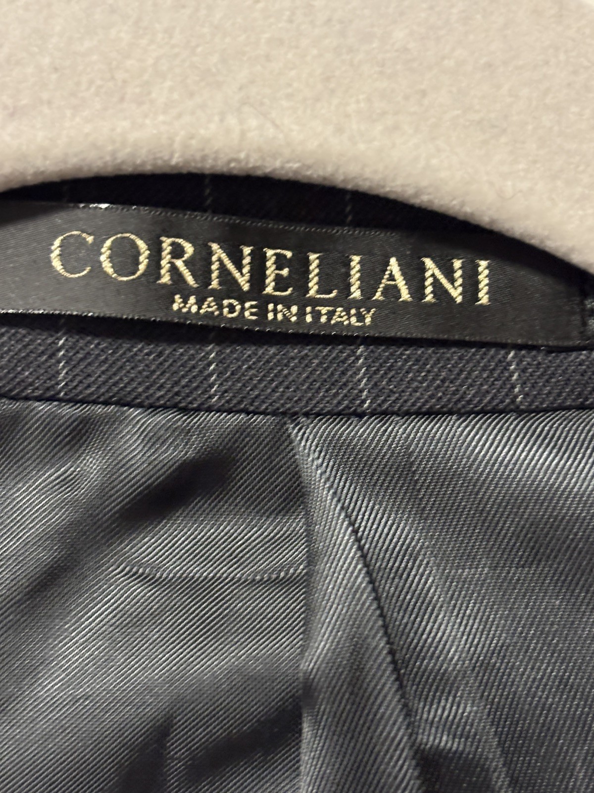 Corneliani Italy Super Fine Wool Suit 48L EU 58 Graphite Pinstripe Luxury