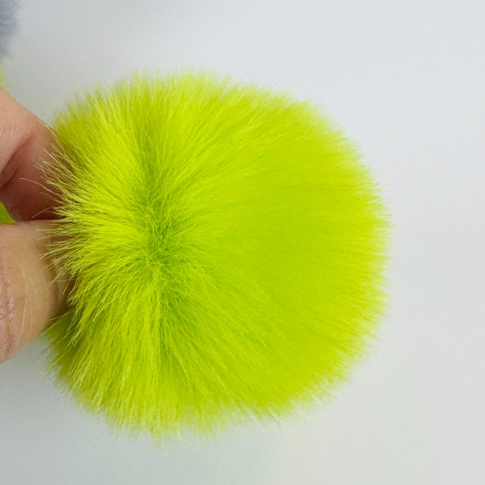 100pcs 6cm Faux Fur Pom Pom Balls with Elastic Loop DIY Keychain Bag Charm Craft