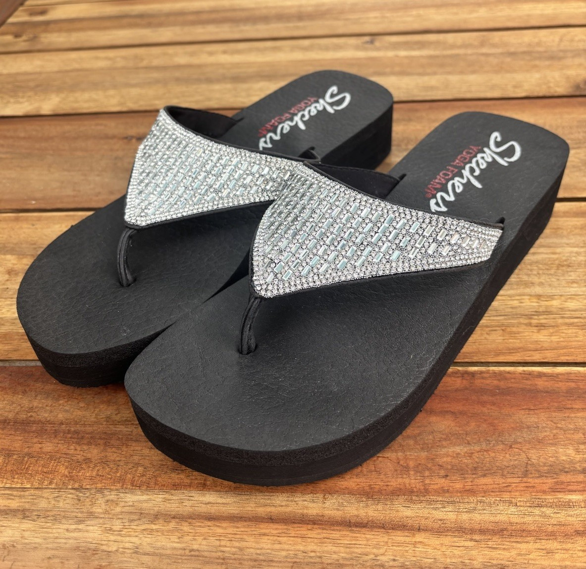 Skechers Women’s Black/Silver Rhinestone Thong Sandals Slip On US 9 Comfort