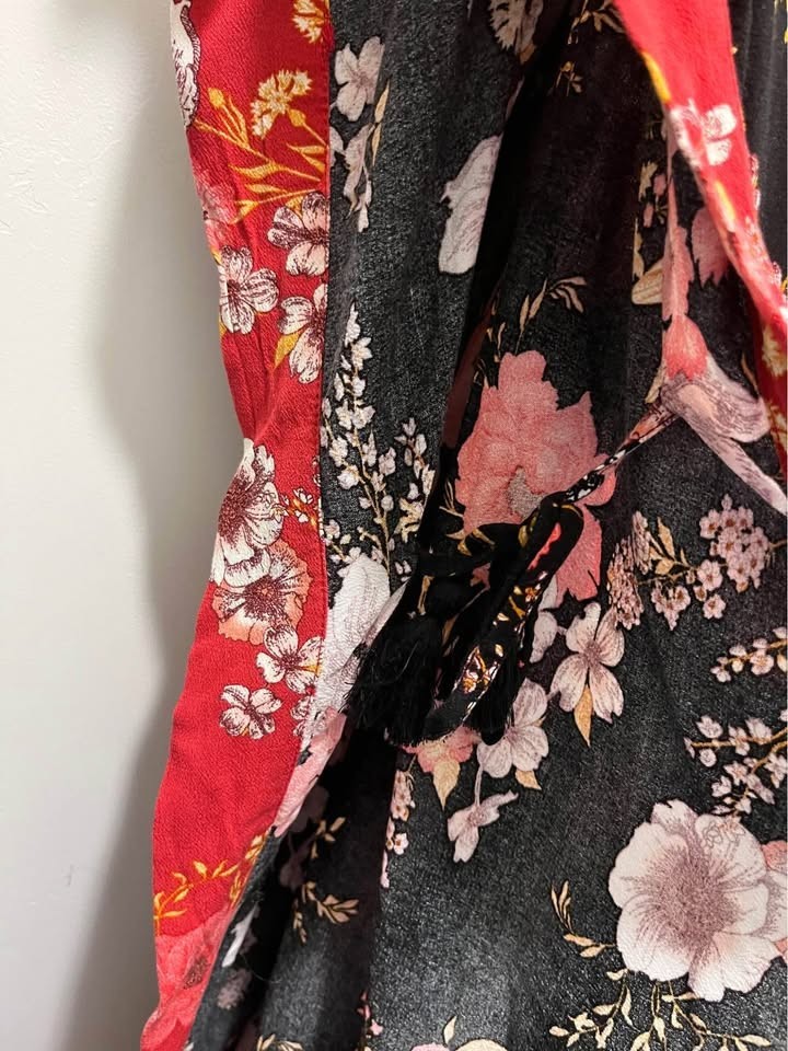 Knox Rose Black and Red Floral Kimono Cardigan Duster Side Slits M/L