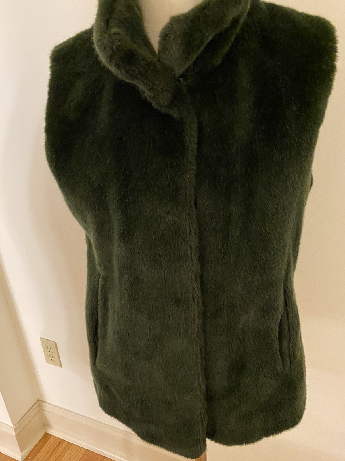 Olsen Sz 4 Green Plush Soft Faux Fur Vest Pockets Plush Warm Unique