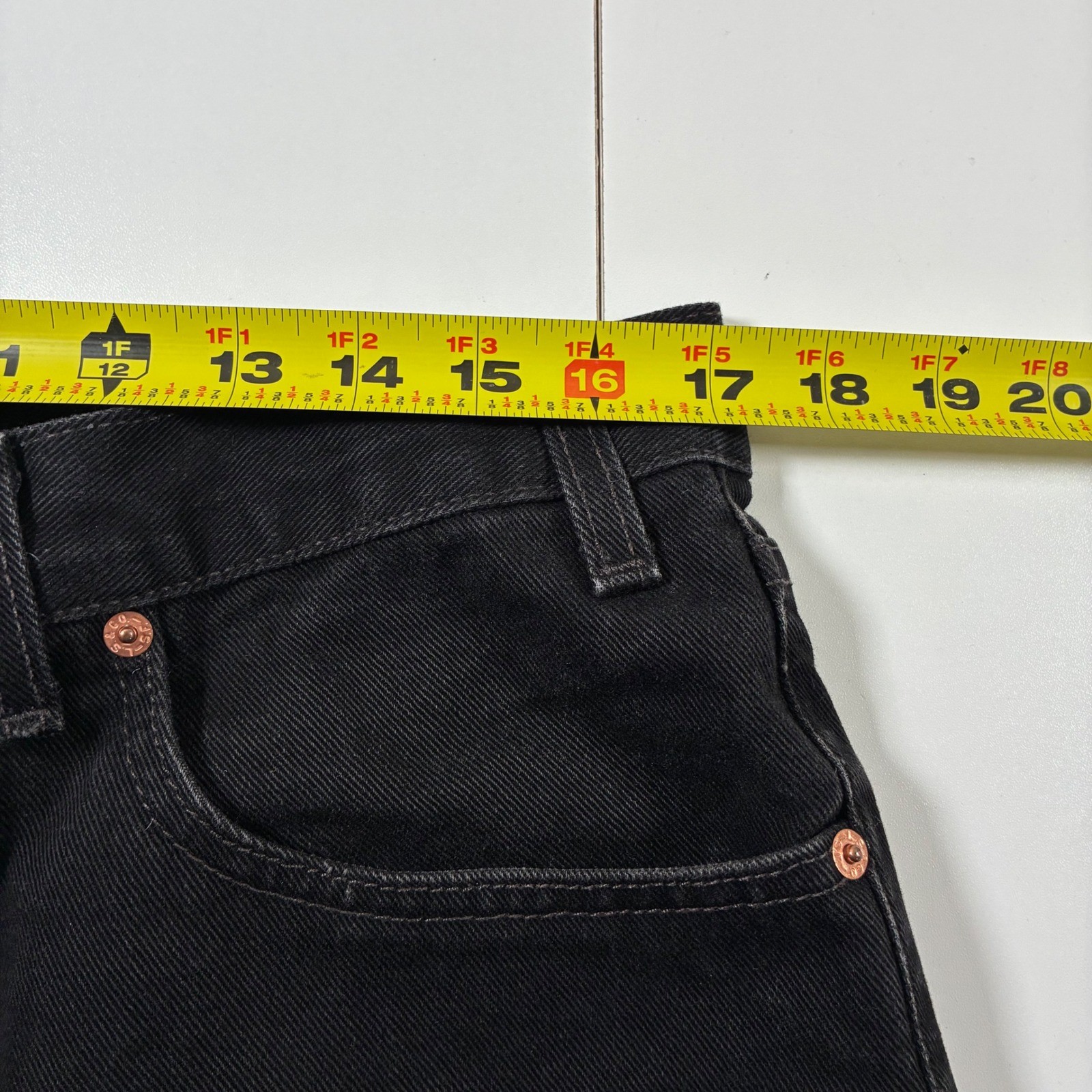 Vintage 2001 Levi’s 550 Relaxed Jeans 34×32 Black Made in USA Y2K (Tag 36×32)