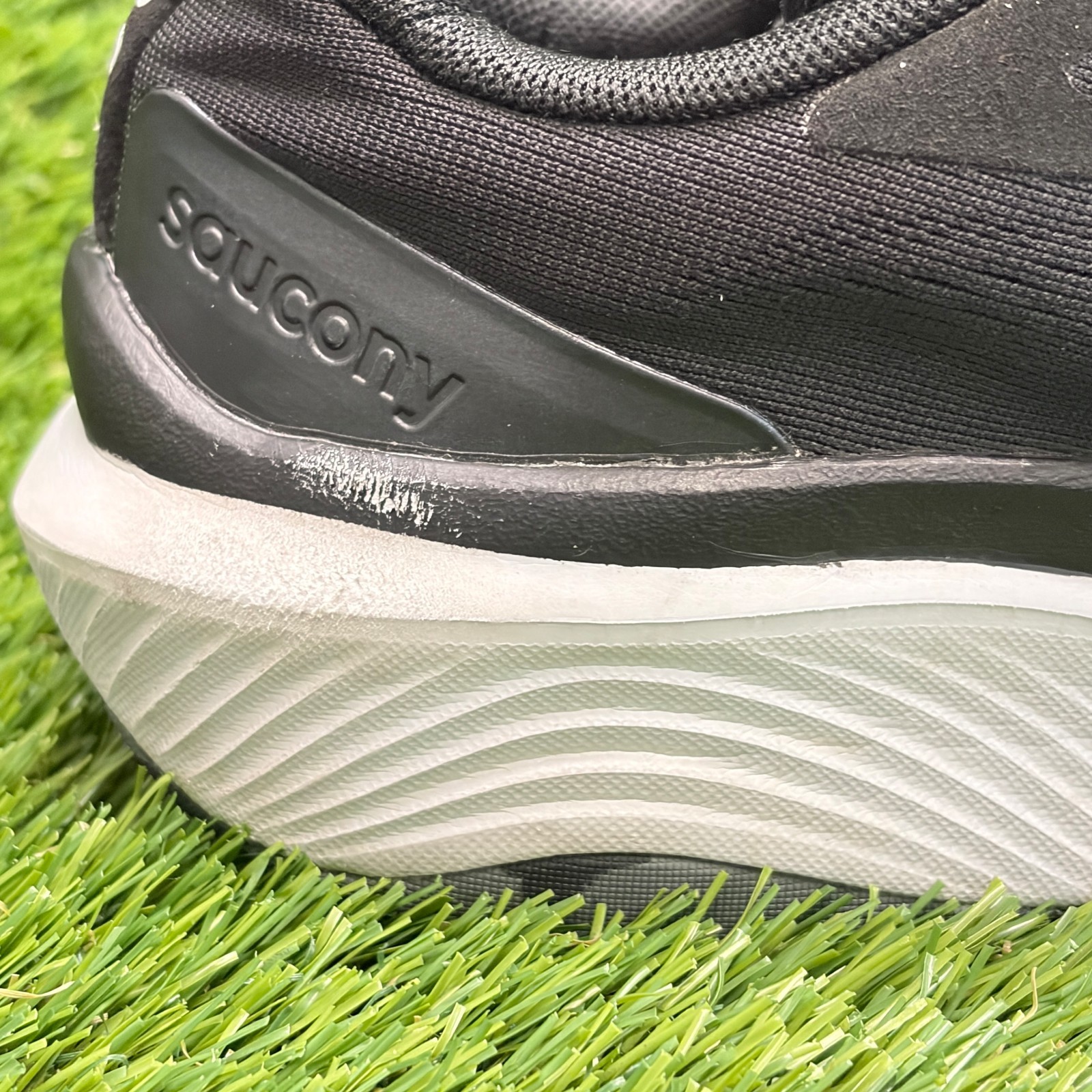 Saucony Echelon 10 Womens Size 7.5 Black White Athletic Running Shoes Sneakers