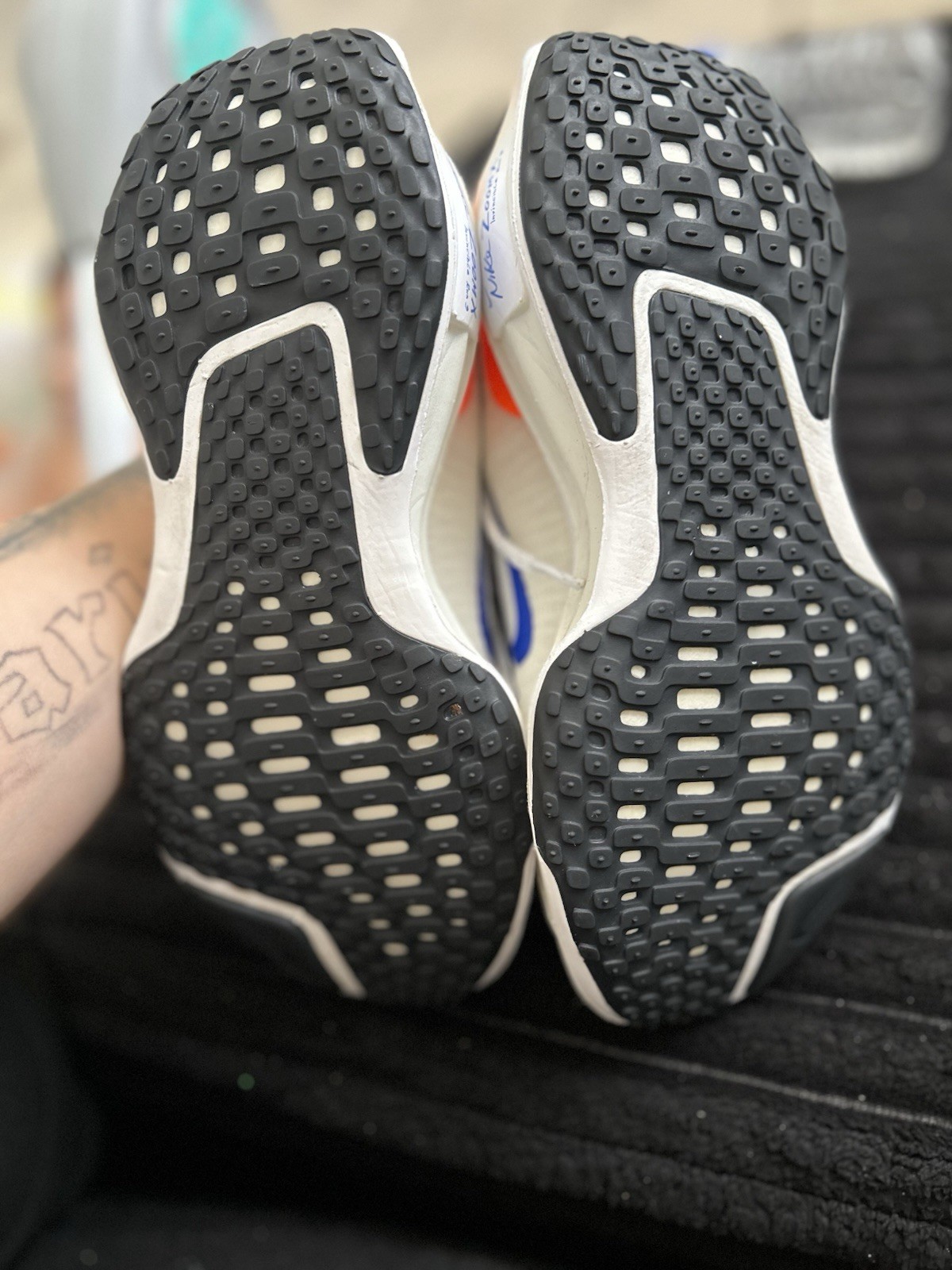 Nike Invincible Run 3 women’s Running Sneaker White/Blue/Orange Lace Up Low Top