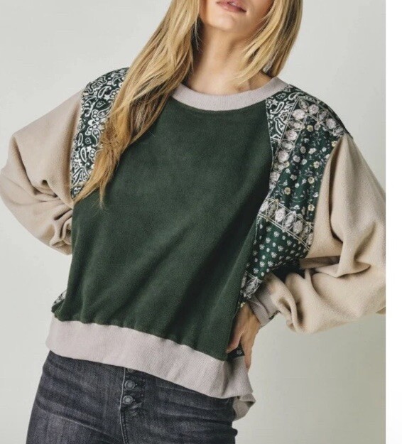 Davi and Dani Color Block Long Sleeve Sweater Green Women Top sizes S/M/L
