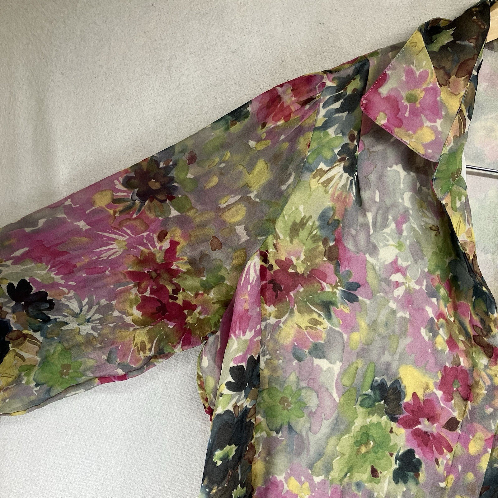 Women’s All Silk Blouse Sz 16 Multicolor Watercolor Floral Abstract Button Down