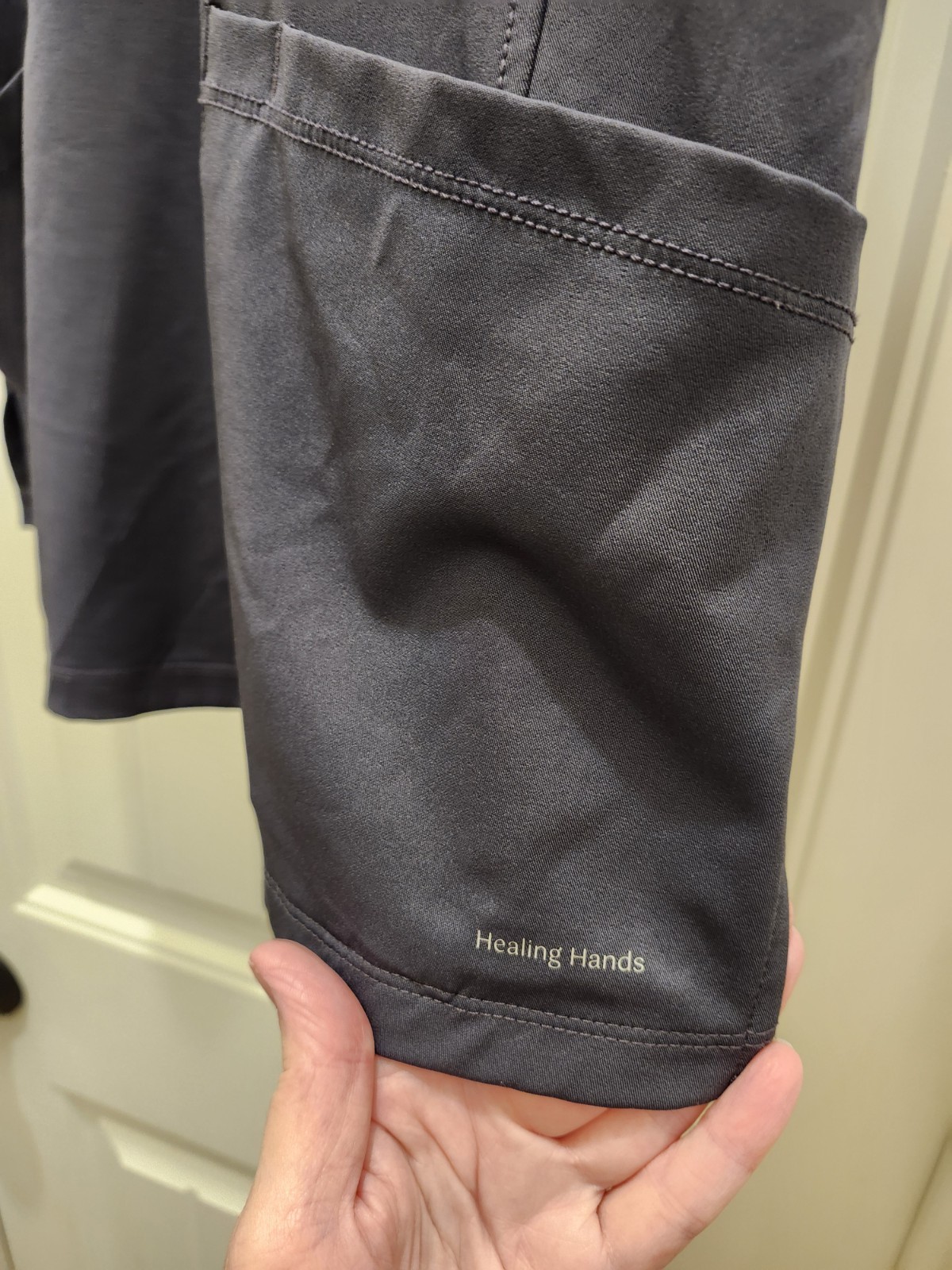 Healing Hands Monica Gray Scrub Top Size Large V-Neck Front Pockets