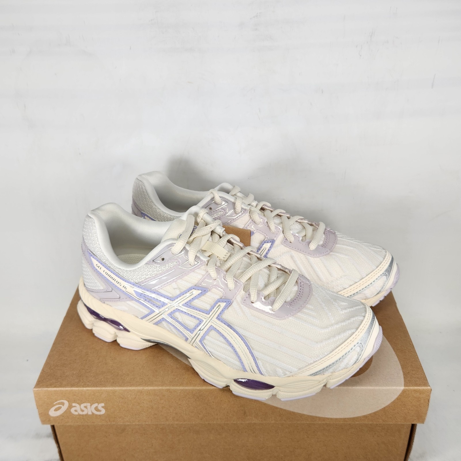 8 WOM – ASICS Gel-Cumulus 16 – White / Vapor Purple