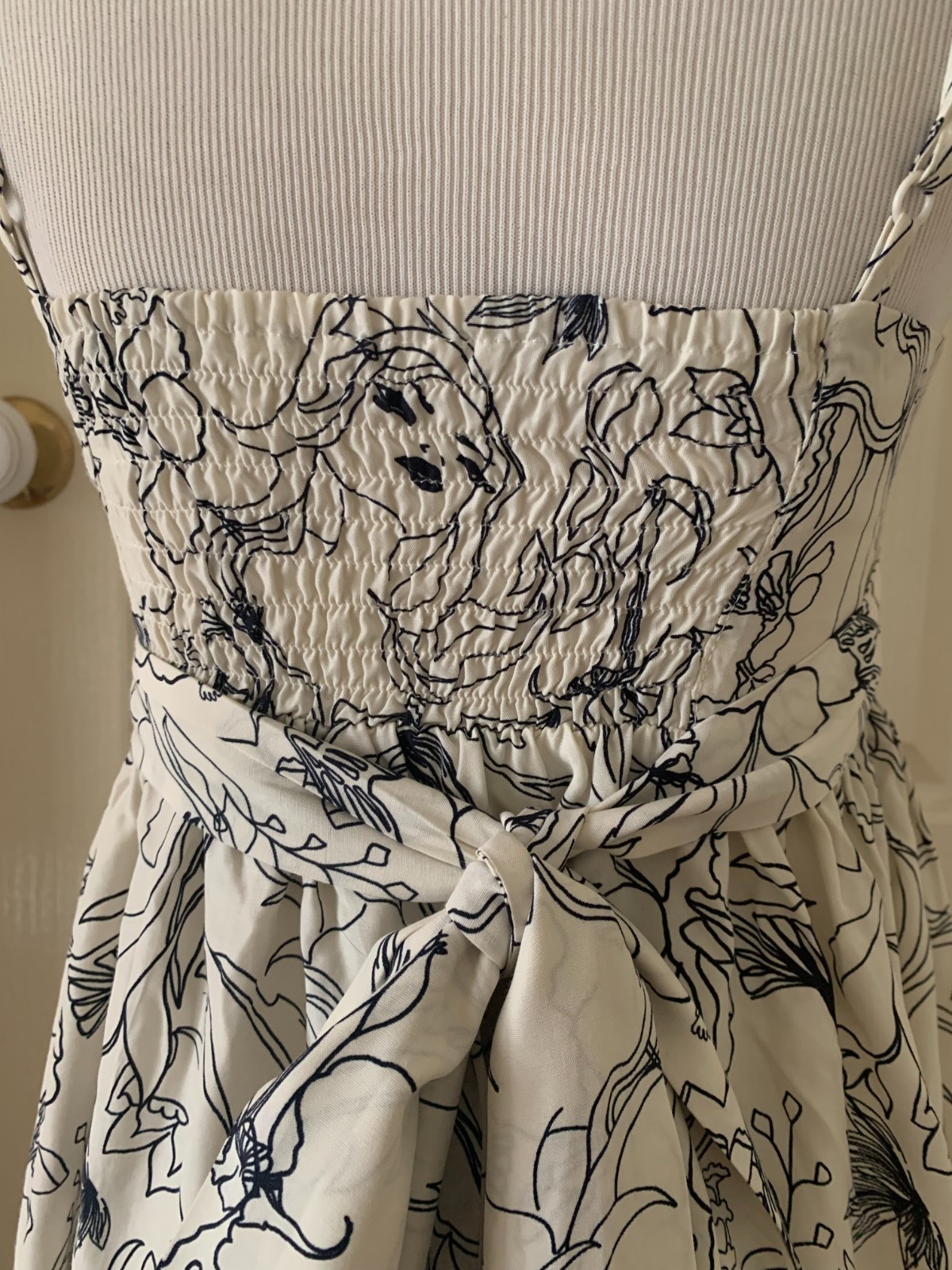 Topshop sketch style floral pattern summer dress with a back tie – size 8