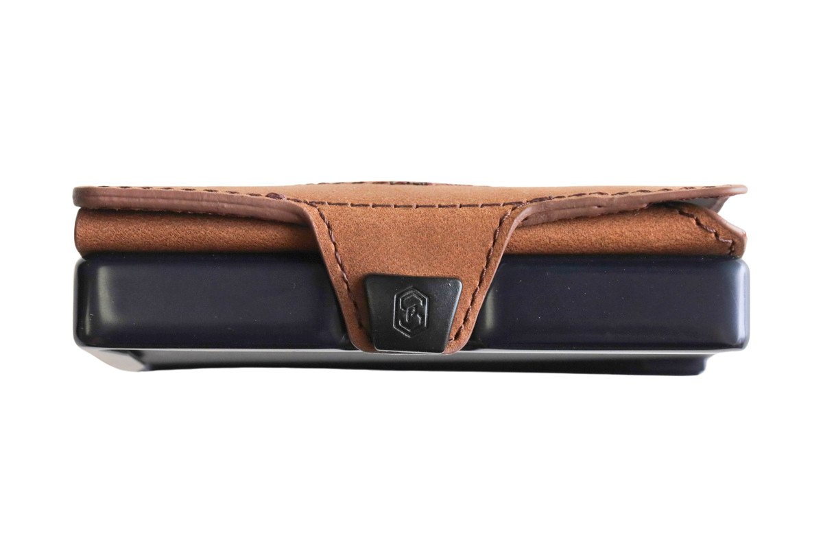 ZNAP RFID Blocking Slim Brown Leather Aluminum Wallet – 12 Card – Air Tag Pocket