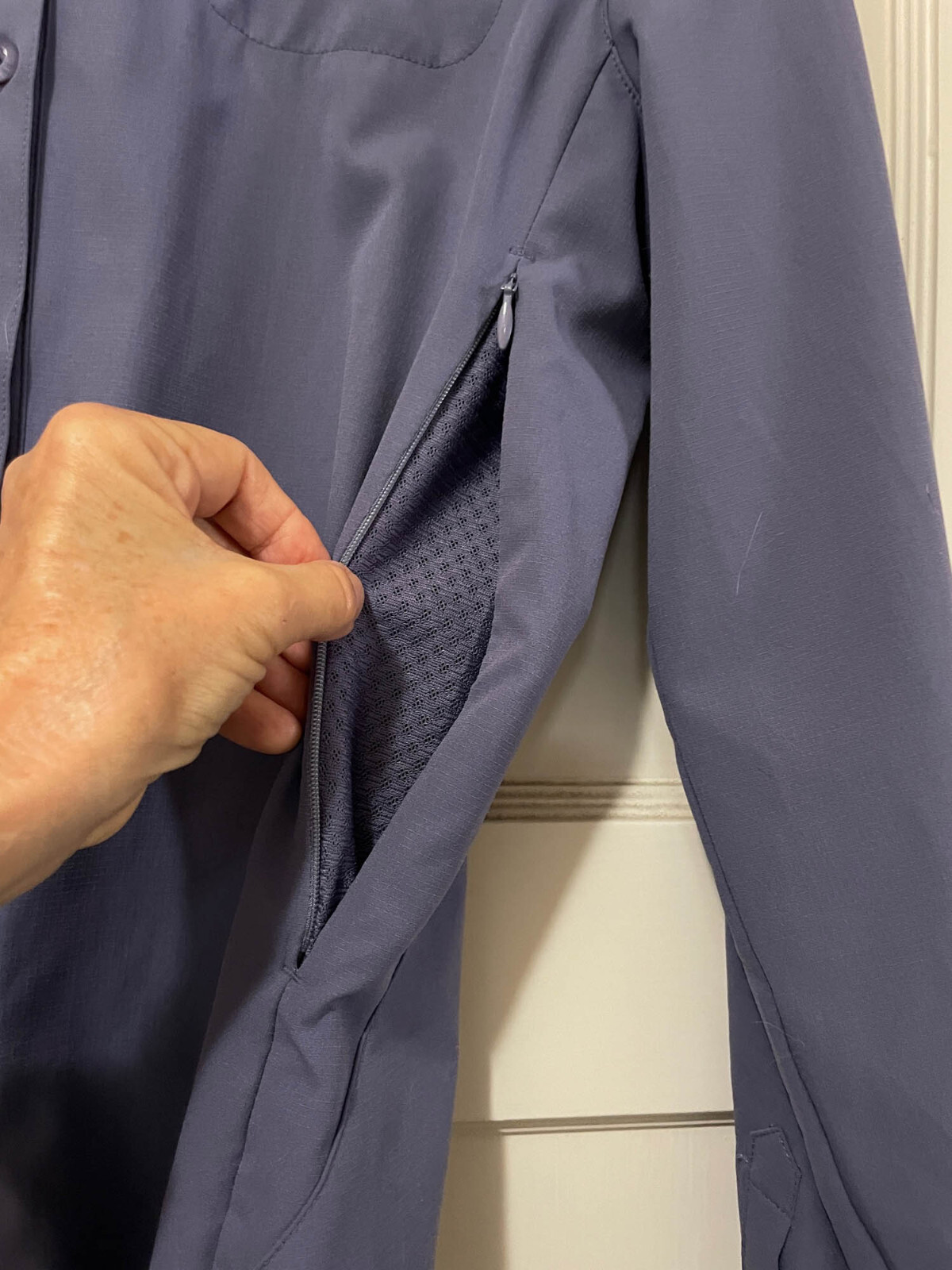 REI SAHARA SUN SHIRT, SMALL, PURPLE, LONG-SLEEVED, MANY HIDDEN ZIPPERS/FEATURES