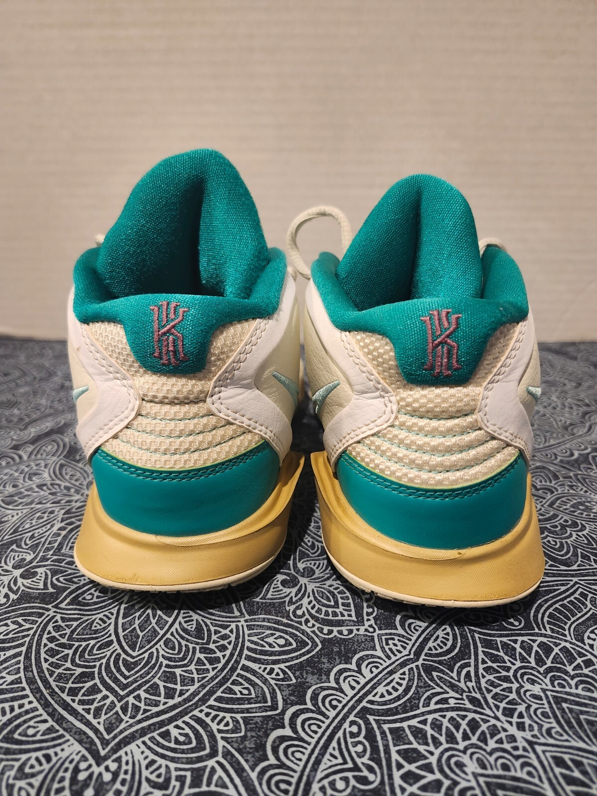 Size 4Y- Nike Sue Bird x Kyrie Infinity Golden Tribute DD0334 002! Nice!