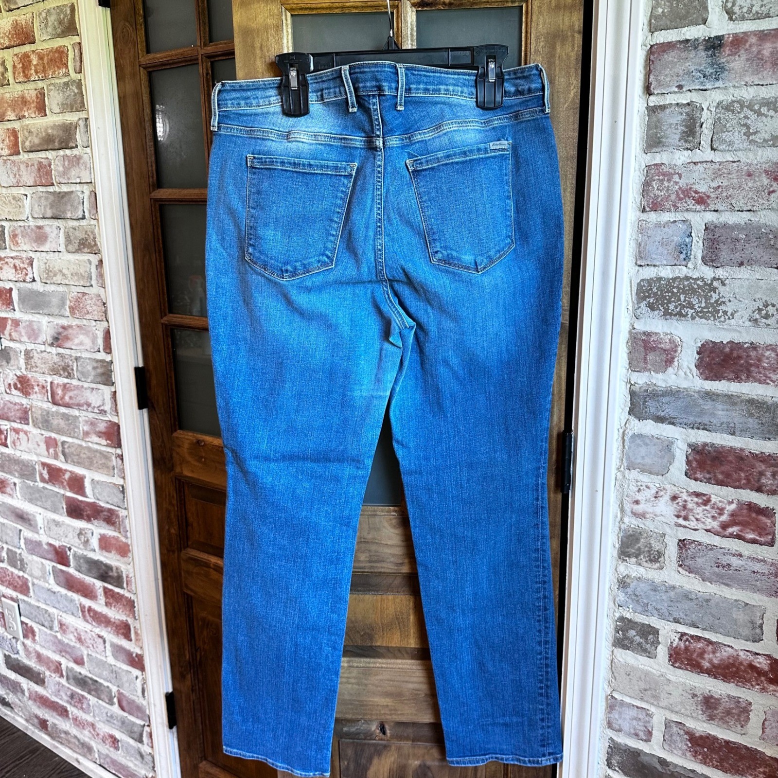 Eddie Bauer Jeans Womens 16 Blue Straight Leg Slightly Curvy Stretch Denim Pant