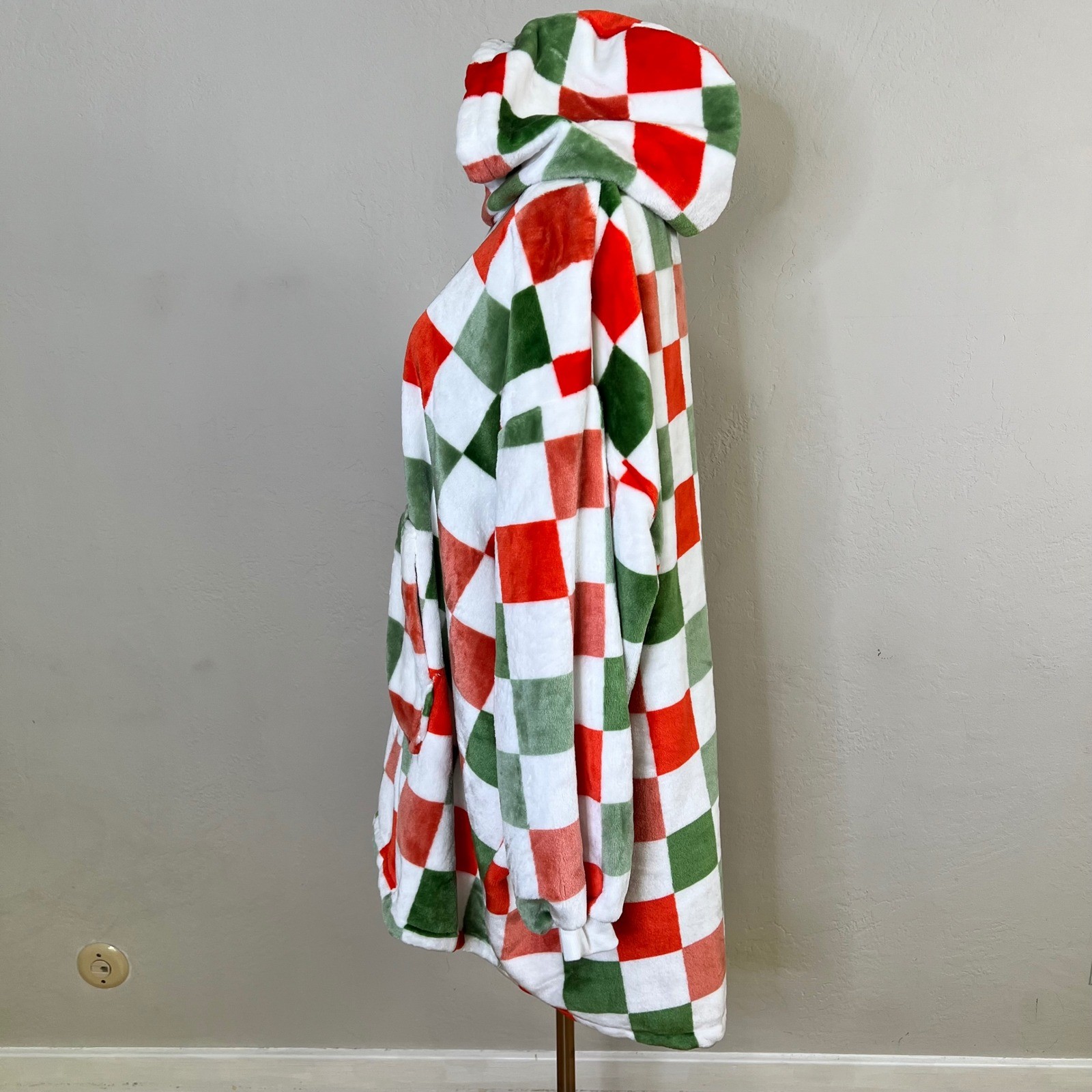 Throwzy Hoodie One Size Junior Petite Wearable Blanket Red Green Checkered NEW