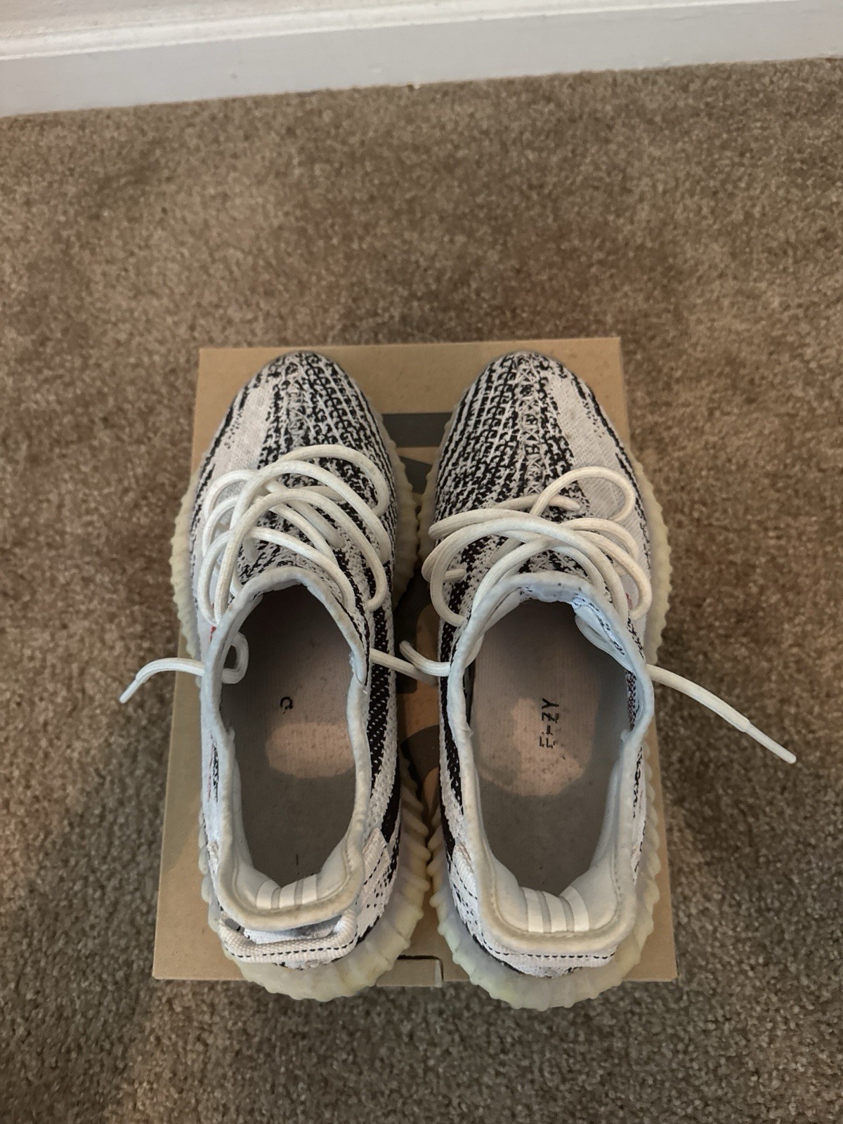 Yeezy V2 Zebra Size 8.5 Men’s Used In Good Condition