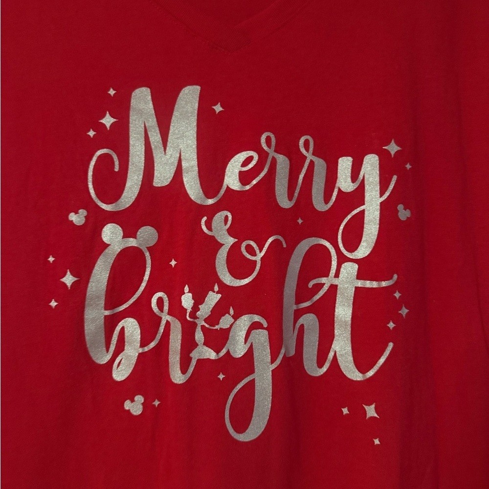 ✨ NWOT “Merry & Bright” Red V-Neck Tee – XXL ✨