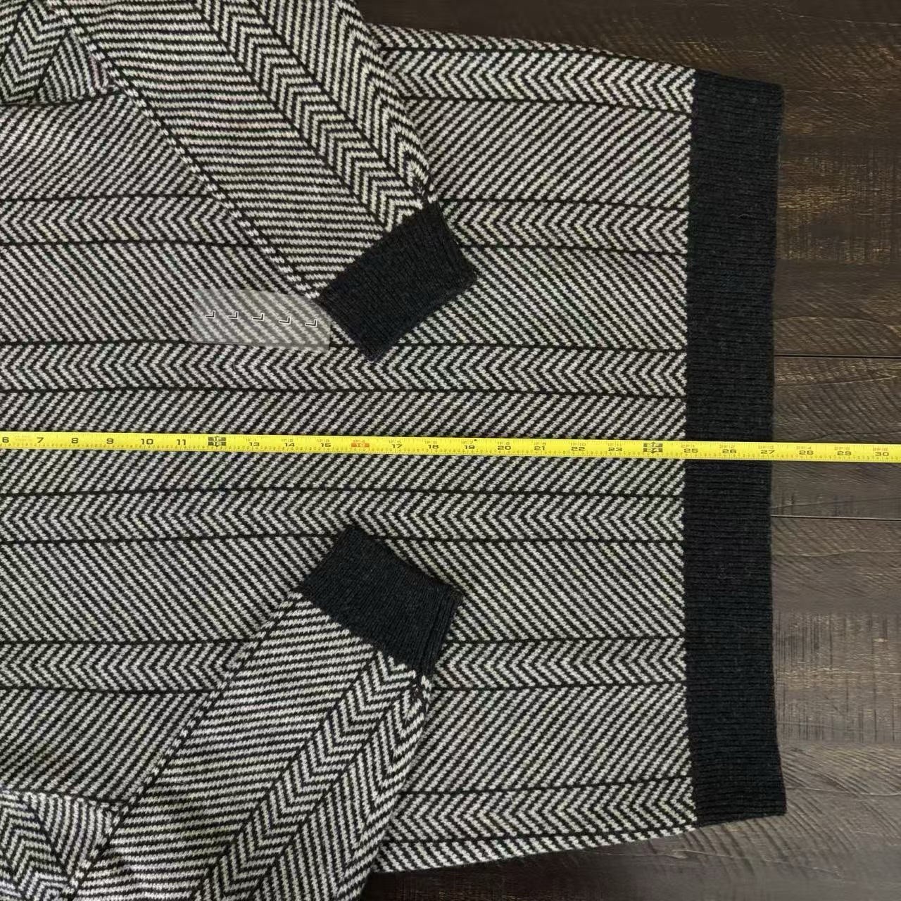 Uniqlo x JW Anderson Lambswool Herringbone Crewneck Sweater Dark Gray Size L