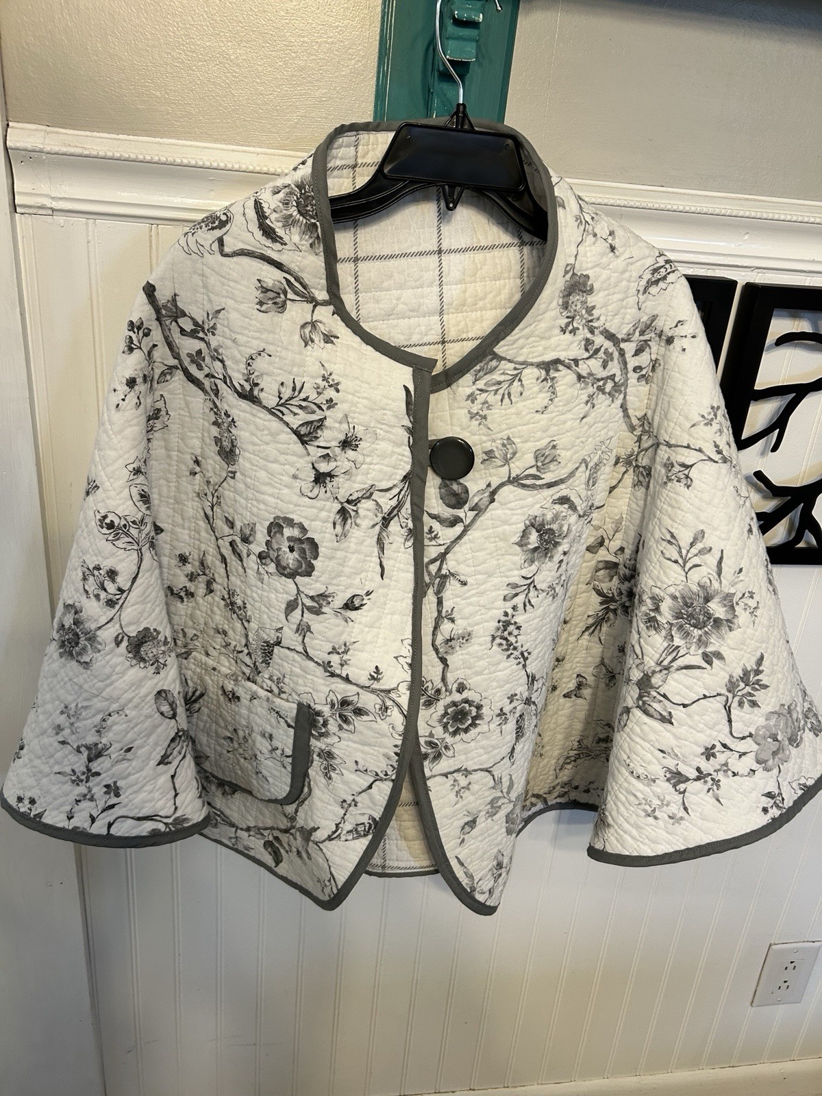 Handmade Quilt Cape Shawl Button Fasten One Size Fits Most White Black Gray