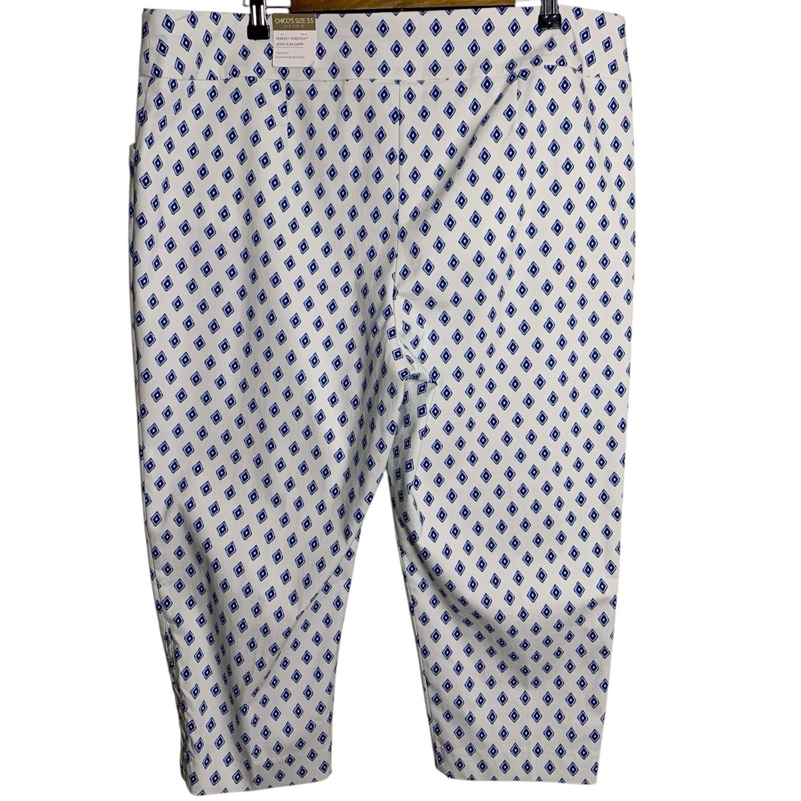 Chico’s Capri NWT Size 3.5 (18) Josie Stretch Capri Diamond Fusion Navy Peony