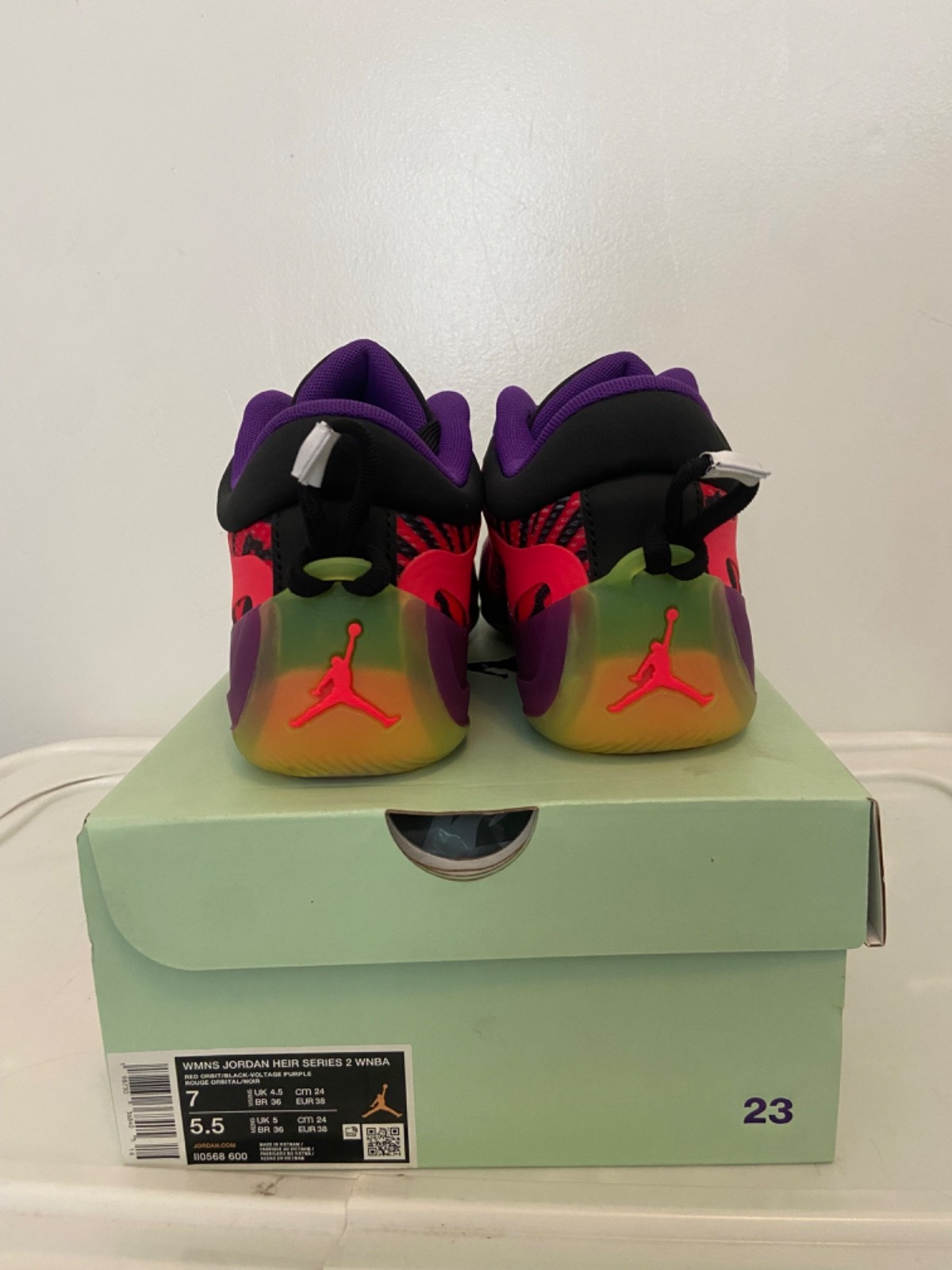 Nike Jordan Heir Series 2 Basketball Shoes. Woman size 7/ Men’s size 5.5