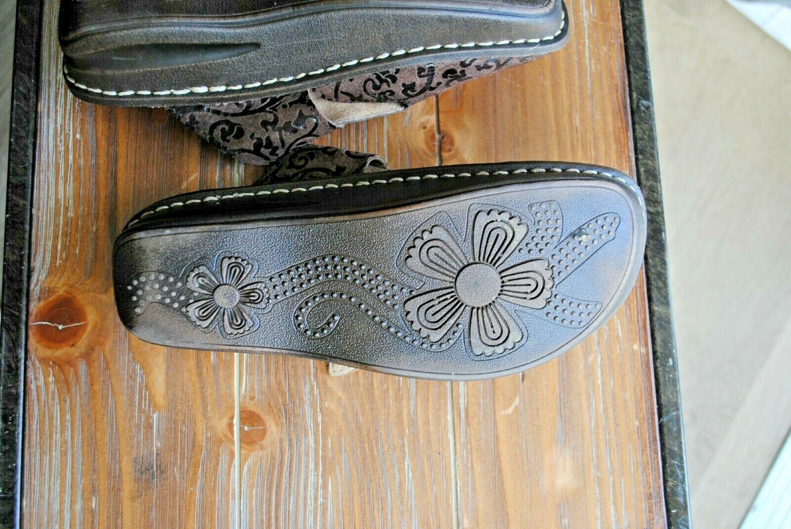 Mountain Sole Shoes Slip On Brown Leather Clog Floral scroll Pattern Sz 6.5M 38