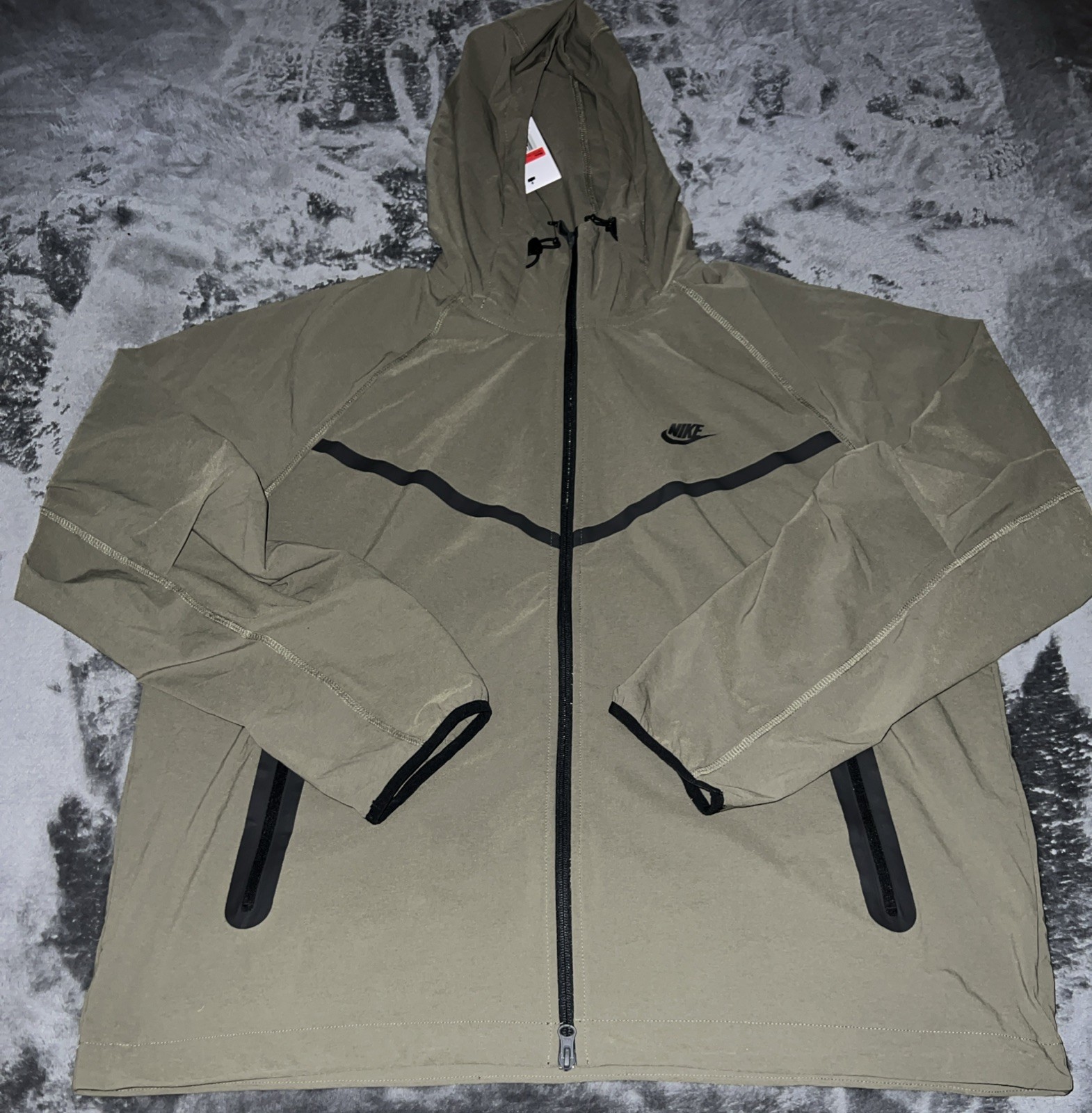 LARGE Nike Tech Men’s Woven Jacket (Medium Olive/Medium Olive/Black)