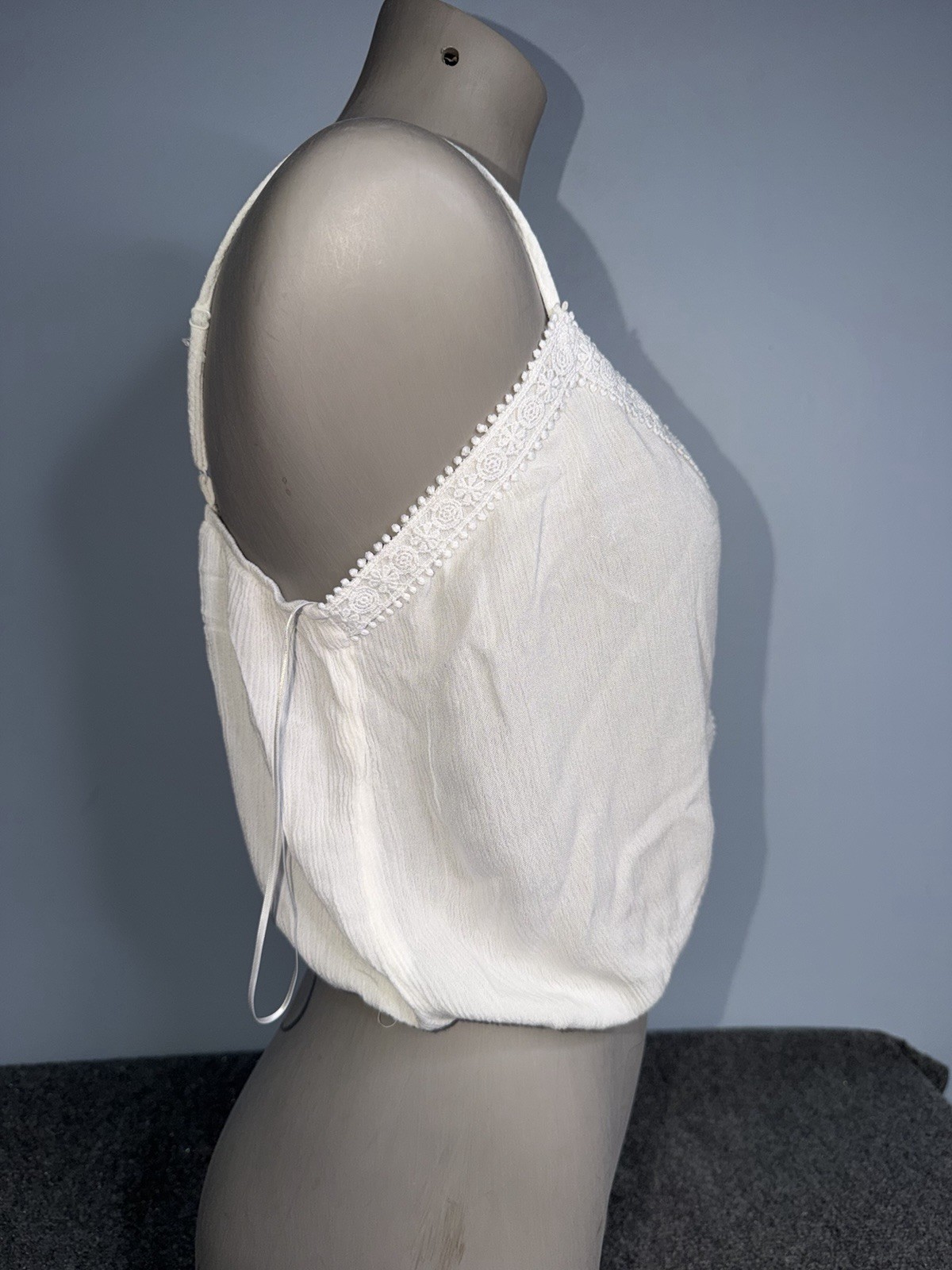 miami White Lace-Trim V-Neck Spaghetti Strap Camisole Size M