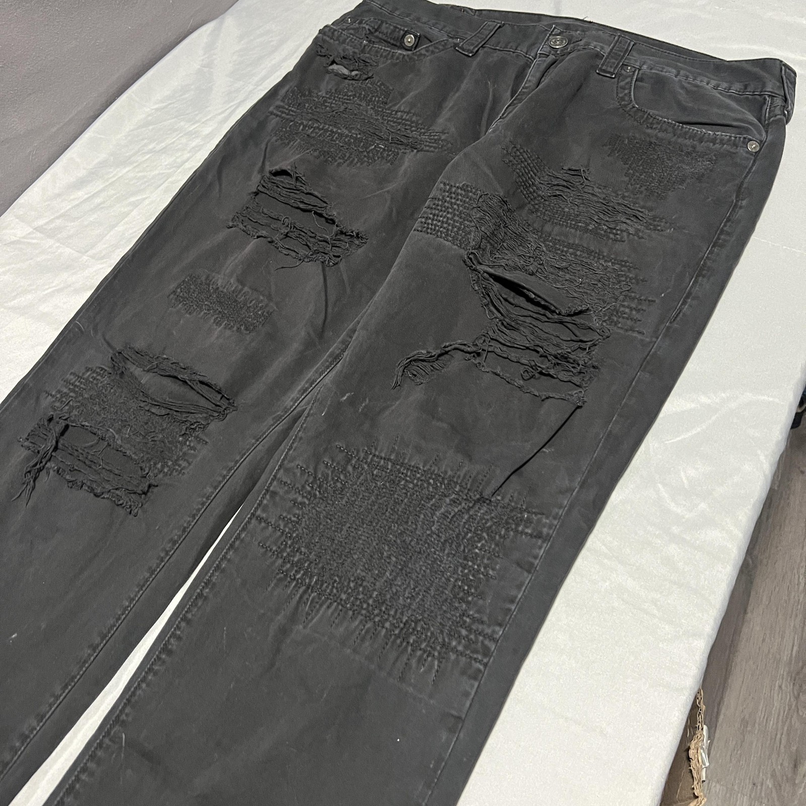 True Religion Geno Relaxed Straight Jeans Mens 38×32 Black Dark Wash Distressed