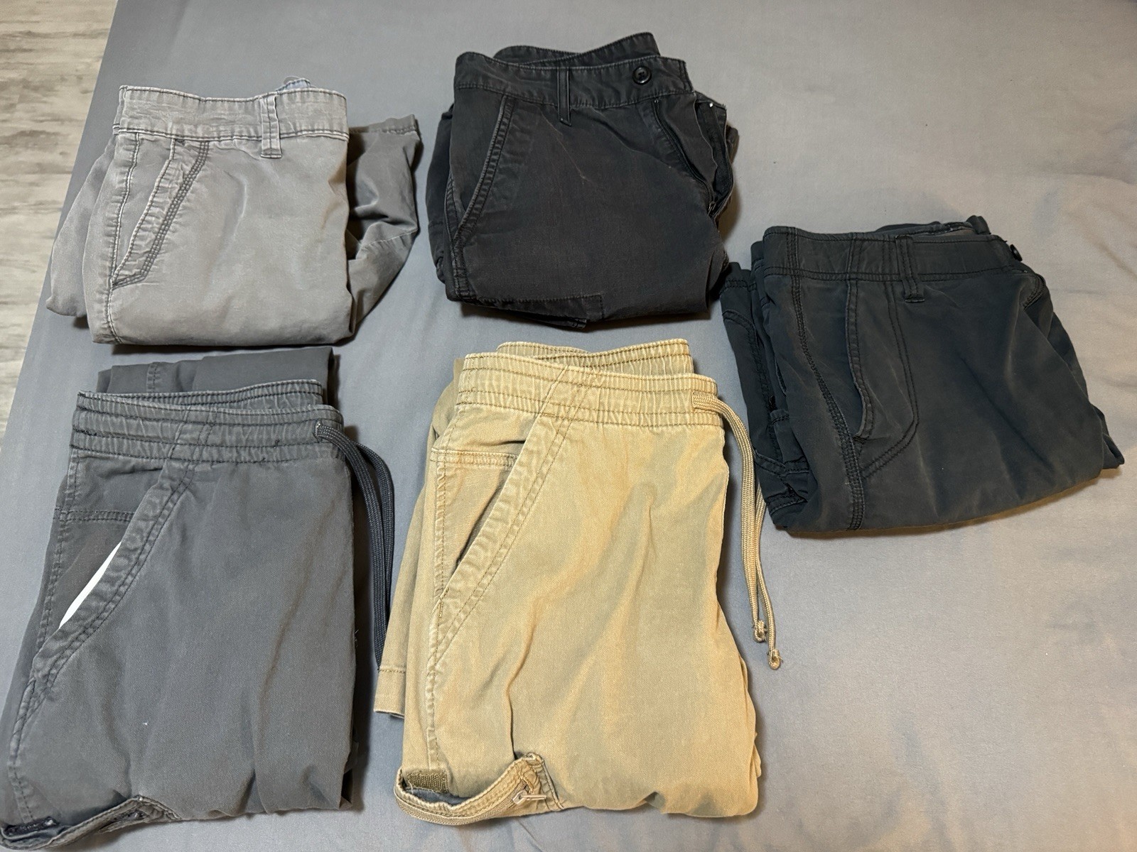 LOT OF 5 Cargo Shorts And Joggers (Lee, Levi, Unionbay, Wrangler) Size 29-31