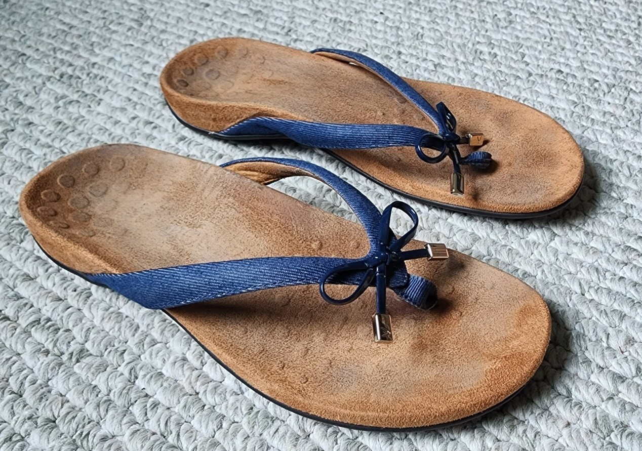 Vionic Bella II Toe Post Blue Denim Flip Flops Slip On Thongs Bow Womens Sz 9