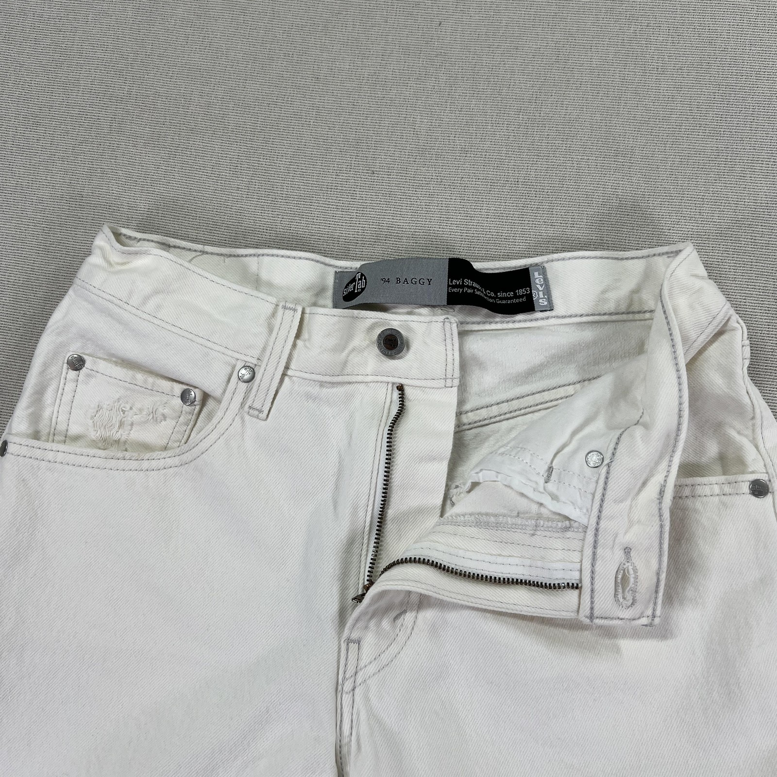 Levi’s SilverTab 94 Baggy Jeans Womens 28×30 White High Rise Straight Distressed