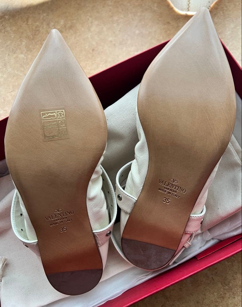 Valentino Garavani Love Latch Ballet Flats Ivory Leather 35EU 22.5cm New/Unused