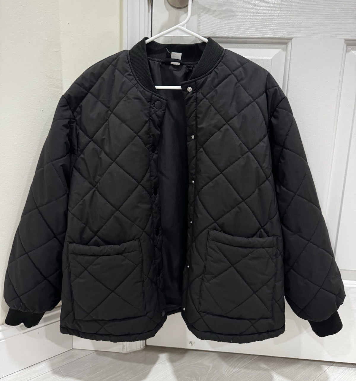 H&M Divided Women’s Black Quilted Puffer Jacket Snap Front Lined Pockets, S