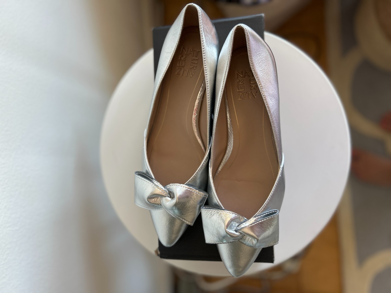 Naturalizer Women Silver Leather Havana Bow Flat Dress Shoes NEW Size 7.5 Wide