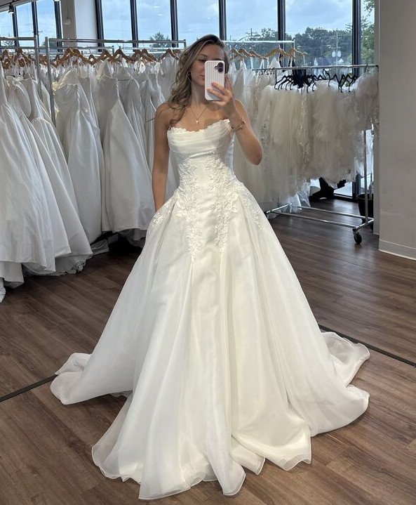 Wedding Dresses Strapless With Side Pockets Sweep Train Elegant Bridal Gowns