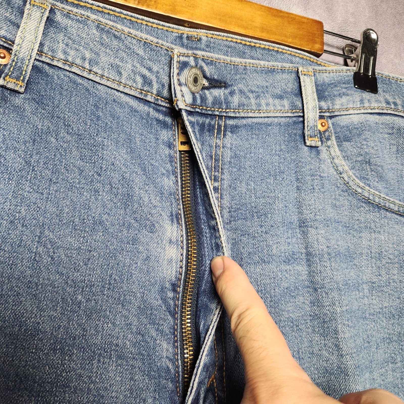Levis 505 Regular Fit Straight Leg Jeans Mens 40×30 Medium Wash Blue Denim