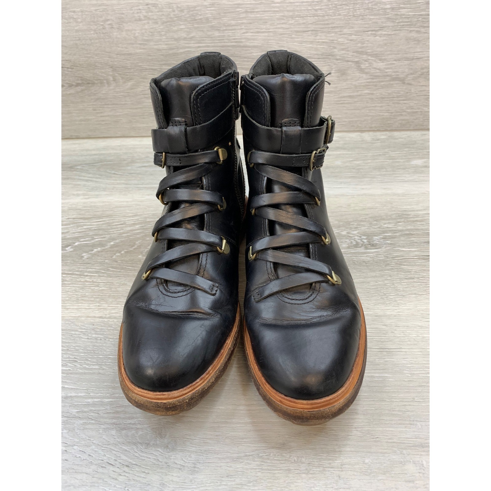 Timberland Women’s Combat Boots Black Leather Lace Up Buckle 9 Comfort Shoes