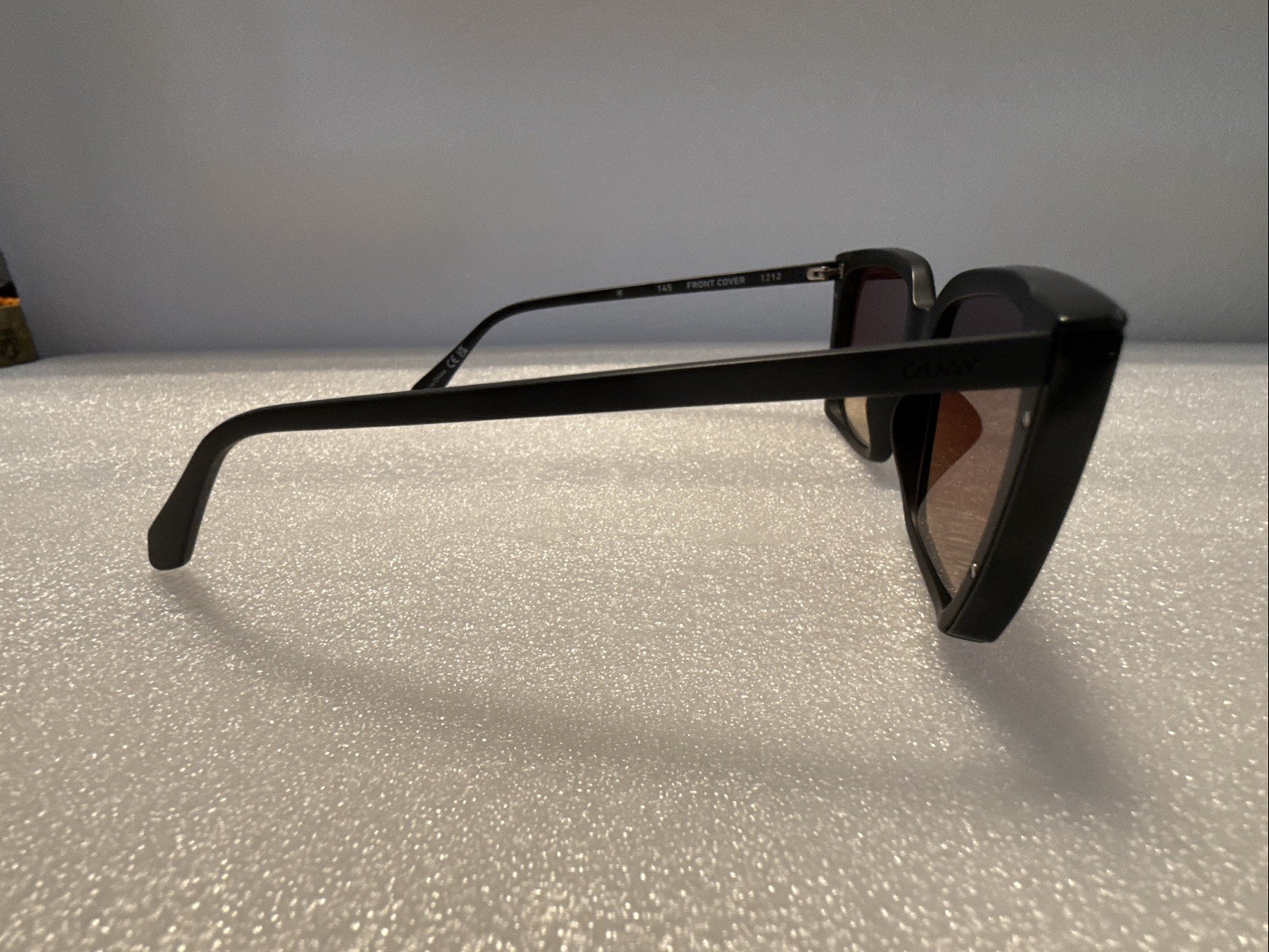 QUAY Womens Front-Cover 1212 Matte & Polished Black/Brown Yellow Polarized