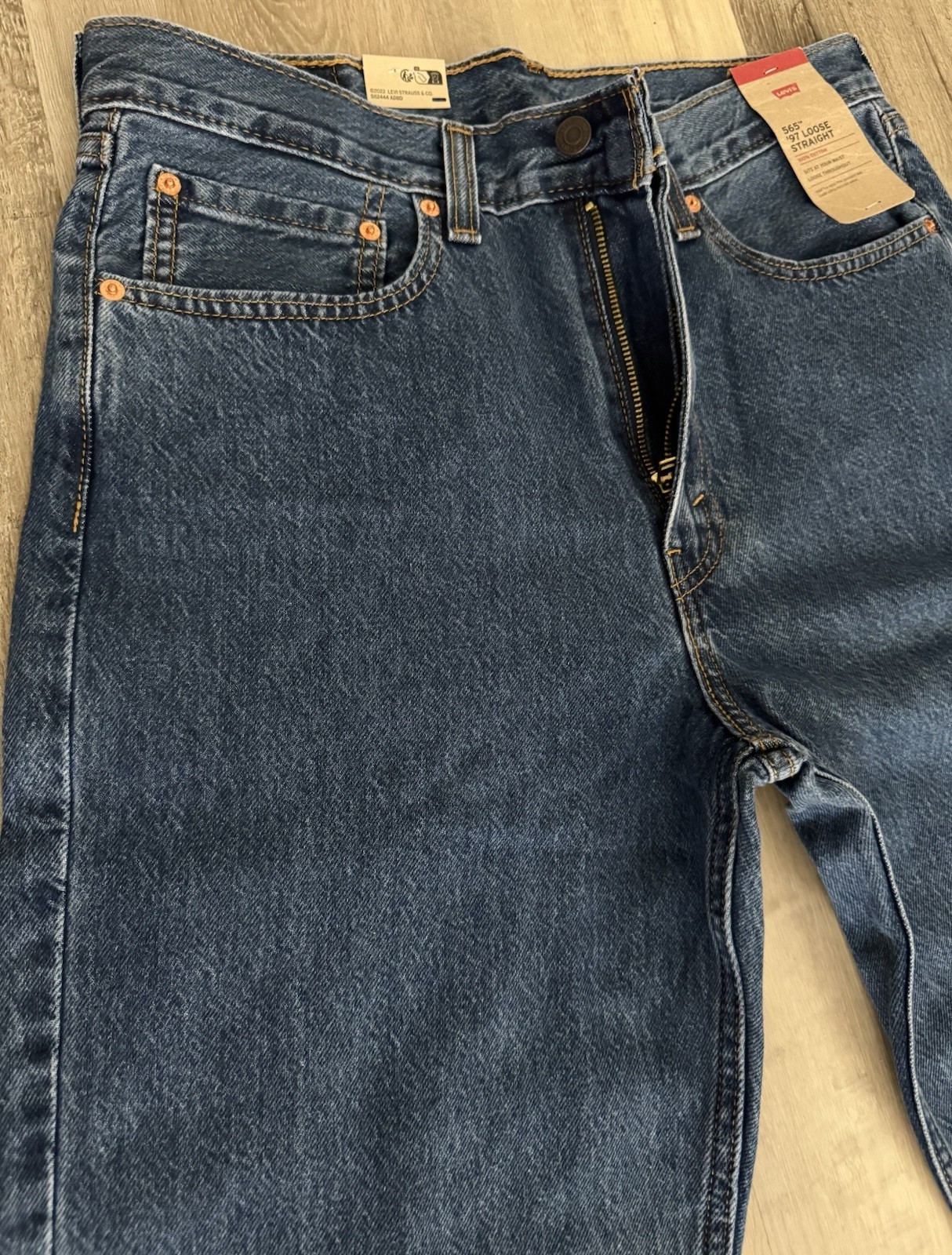 Levi’s 565 ’97 Loose Straight Leg Jeans Men Size 33 X 32 Blue Distressed Wash