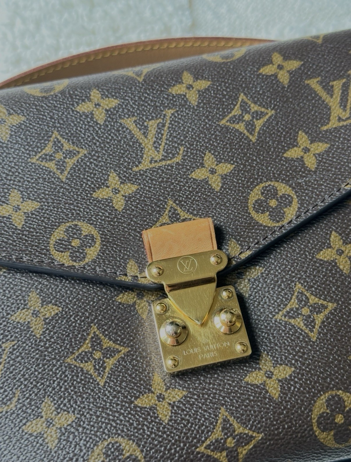 Louis Vuitton Monogram Pochette Metis Crossbody, Strap & Dust Bag