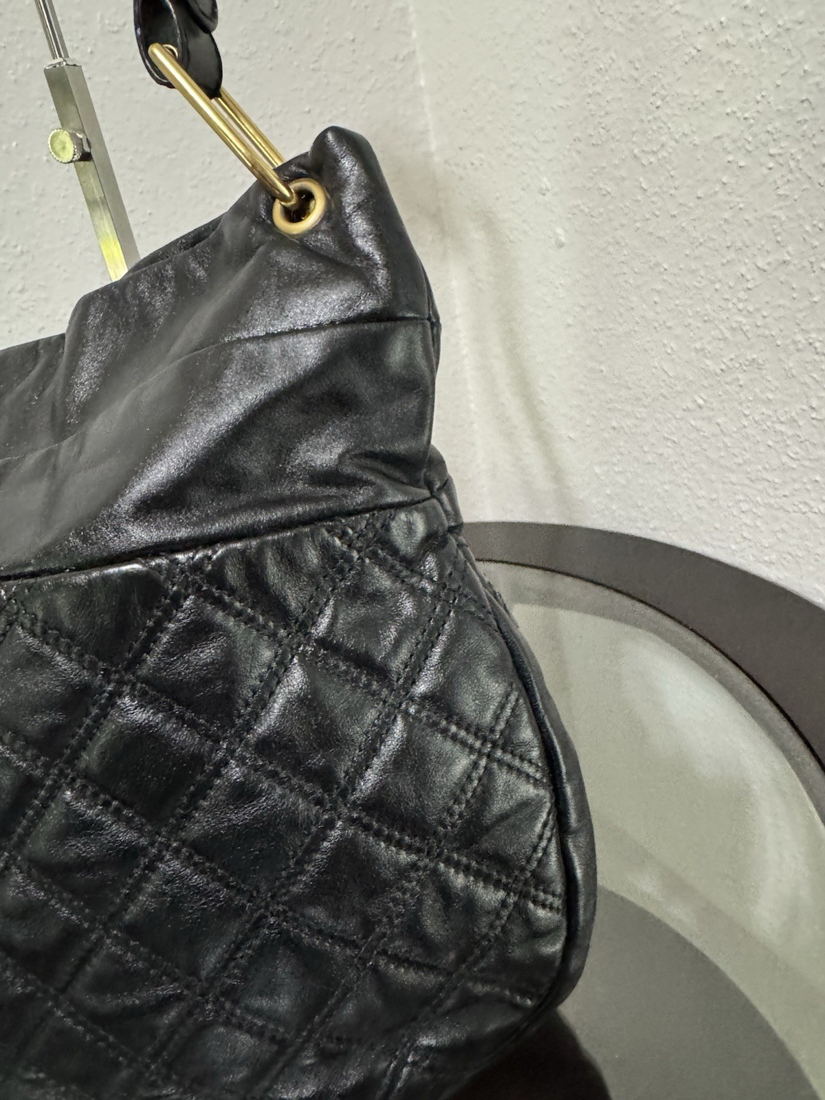 Marc Jacobs Black Quilted Shoulder Bag Hobo Turn Lock Zip Gold Hardware Charm