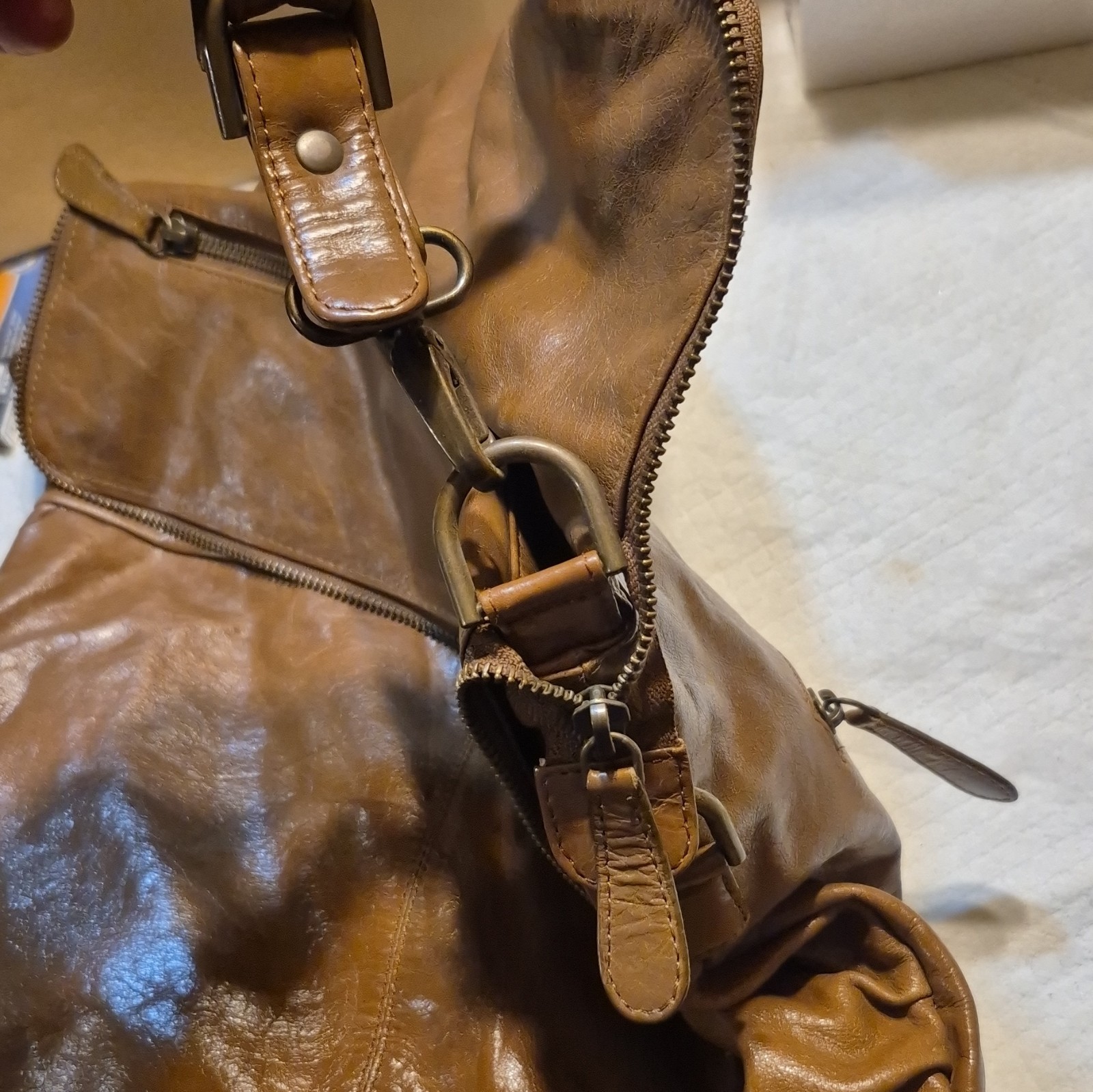 Latico Brown Large Shoulder Bag Zip Closure Adjustable Strap Pockets Bronze