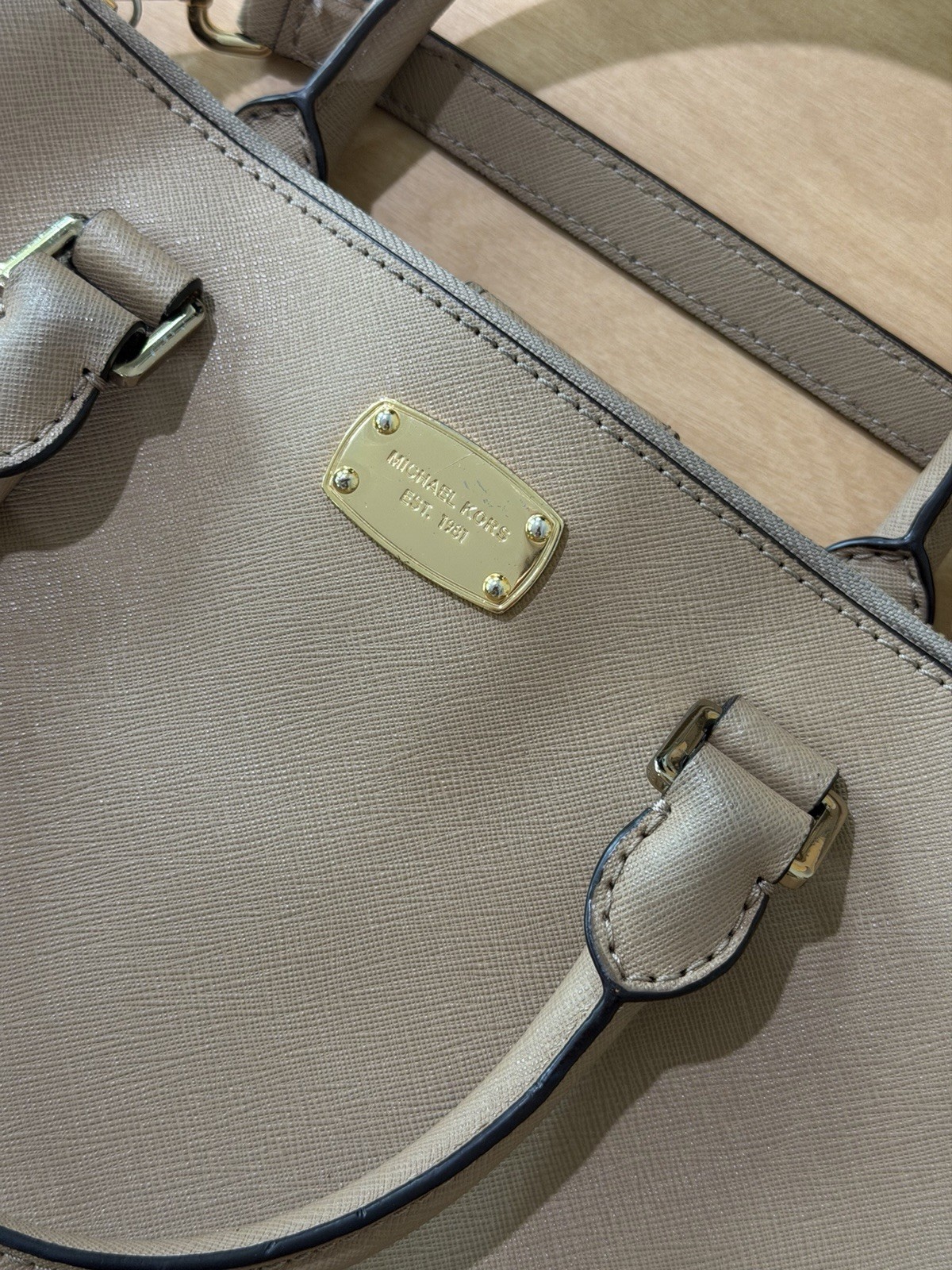 MICHAEL KORS SAFFIANO LEATHER SATCHEL Medium Beige