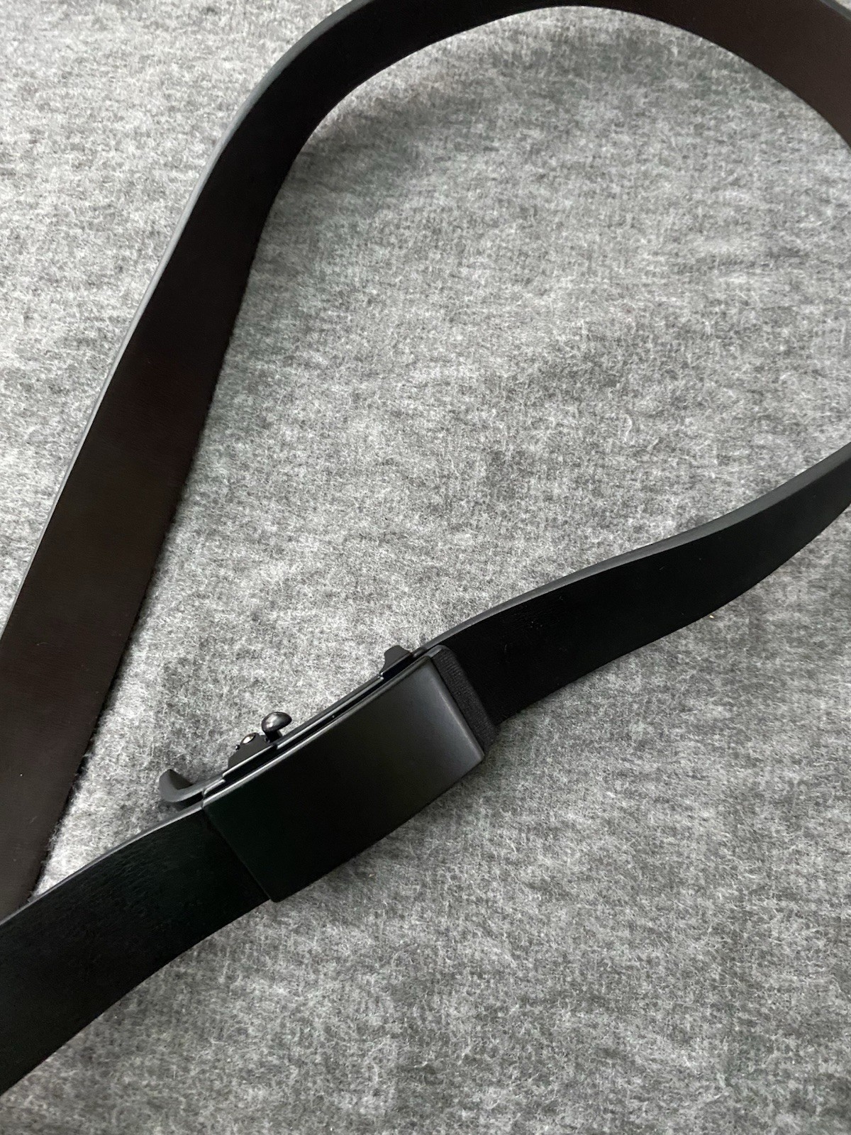 Men’s Black Leather Belt With Automatic Buckle Head 47” Long 1.25” Wide New