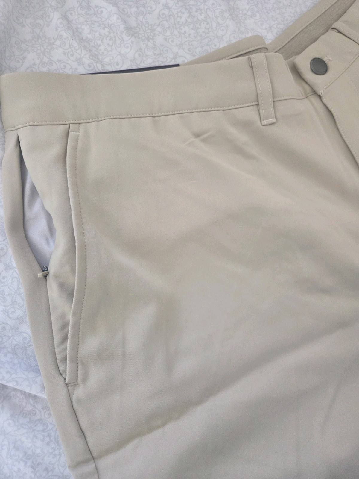 Kirkland Signature Men’s Beige Chino Shorts 8.5″ Inseam UPF 50 Stretch