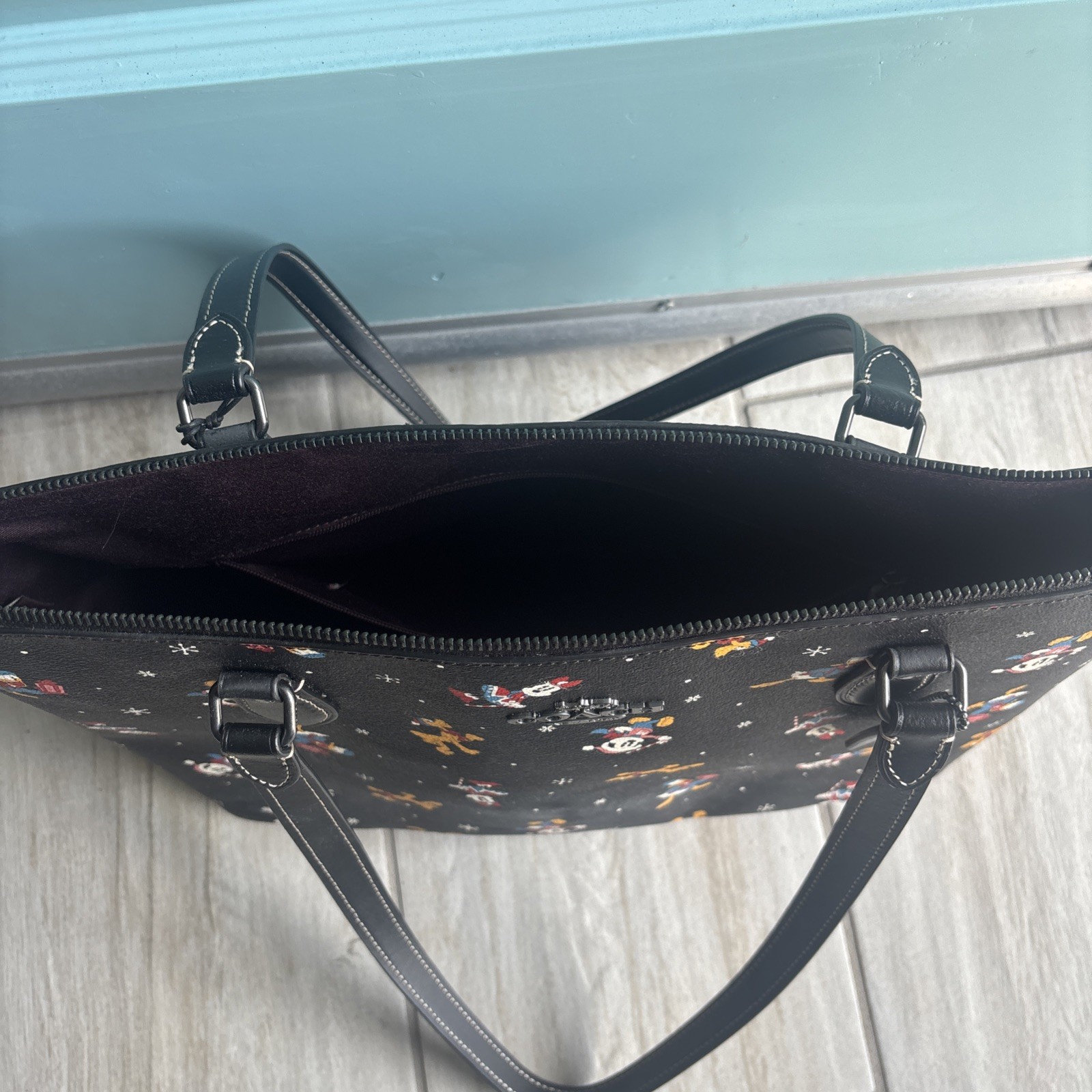 Coach x Disney CM189 Gallery Tote Black Holiday Mickey Donald Pluto NWT
