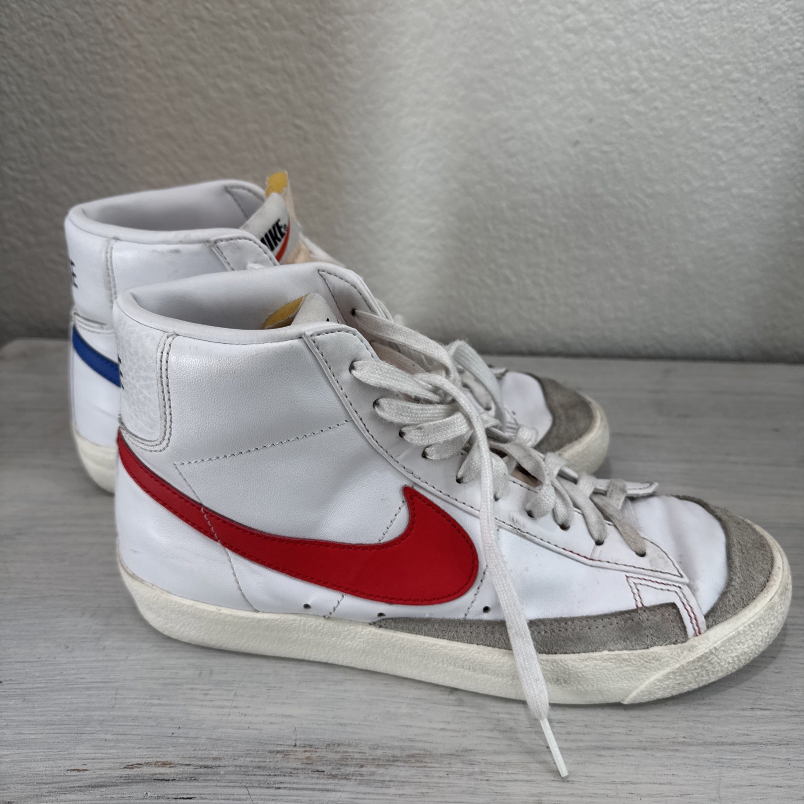 Nike Blazer Mid ’77 Vintage High Top Sneakers White Red Blue Mens Size 8 Shoes