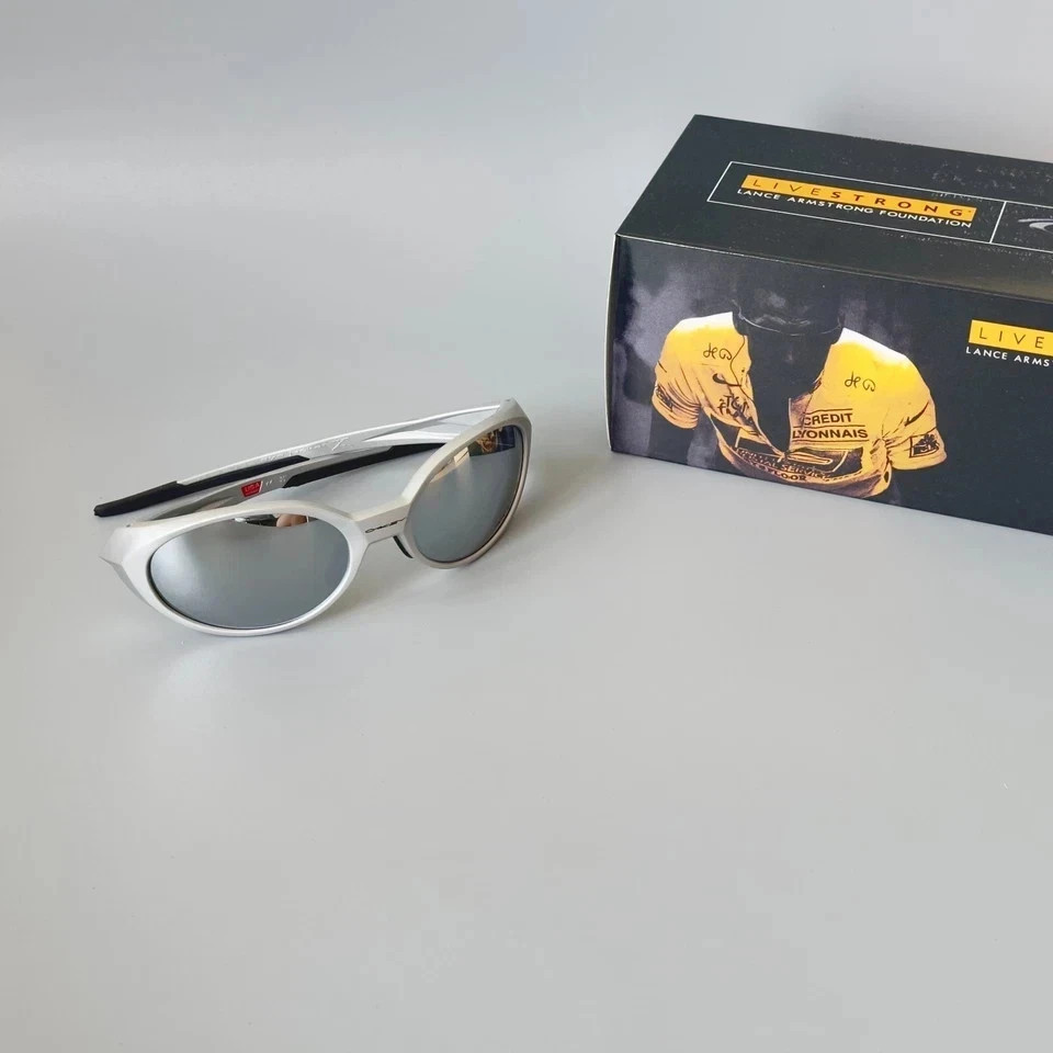 Vintage Oakley Eye Jacket Redux OO9438 Silver Frame Silver Mirror Sunglasses Y2K
